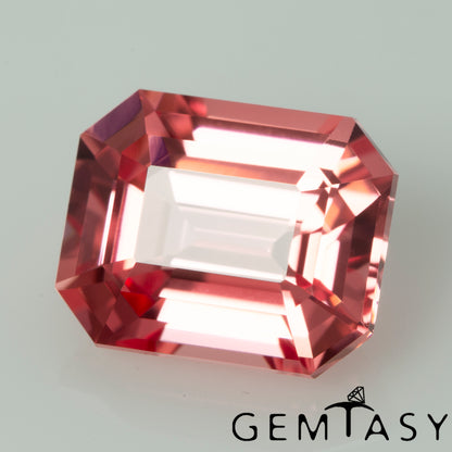 Ограненный камень - Сапфир Падпараджа выращен в лаборатории методом Чохральского (Пулд), огранка Октагон 10x8 мм 4,24-4,96 карата