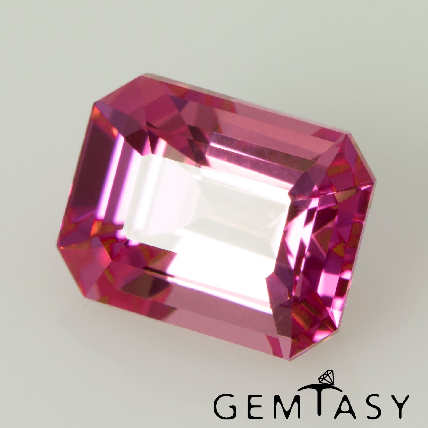 Piedra tallada - Zafiro Padparadscha Czochralski (Extraído) cultivado en laboratorio, facetado Octágono 8x6mm 1,89-2,12ct