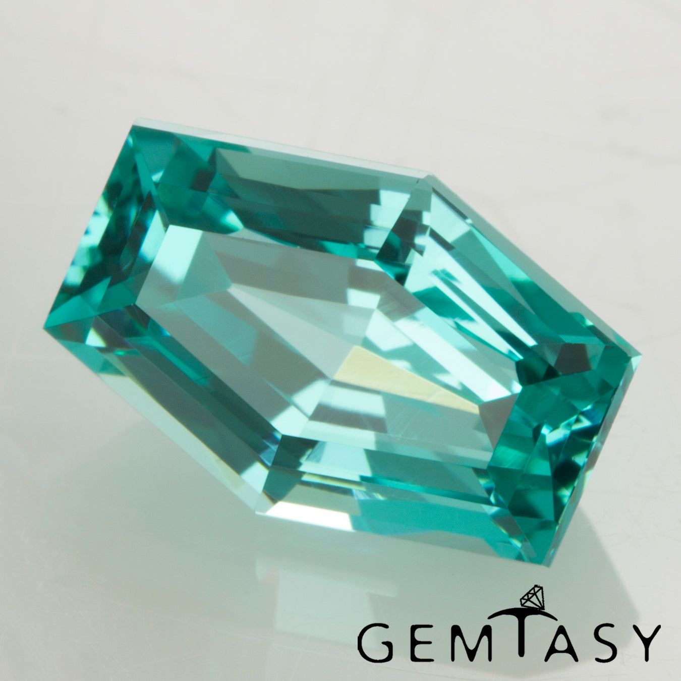 Piedra tallada - Paraíba YAG Czochralski (Extraído) cultivado en laboratorio, facetado Hexágono 7.5x5mm 1,48-1,61 ct