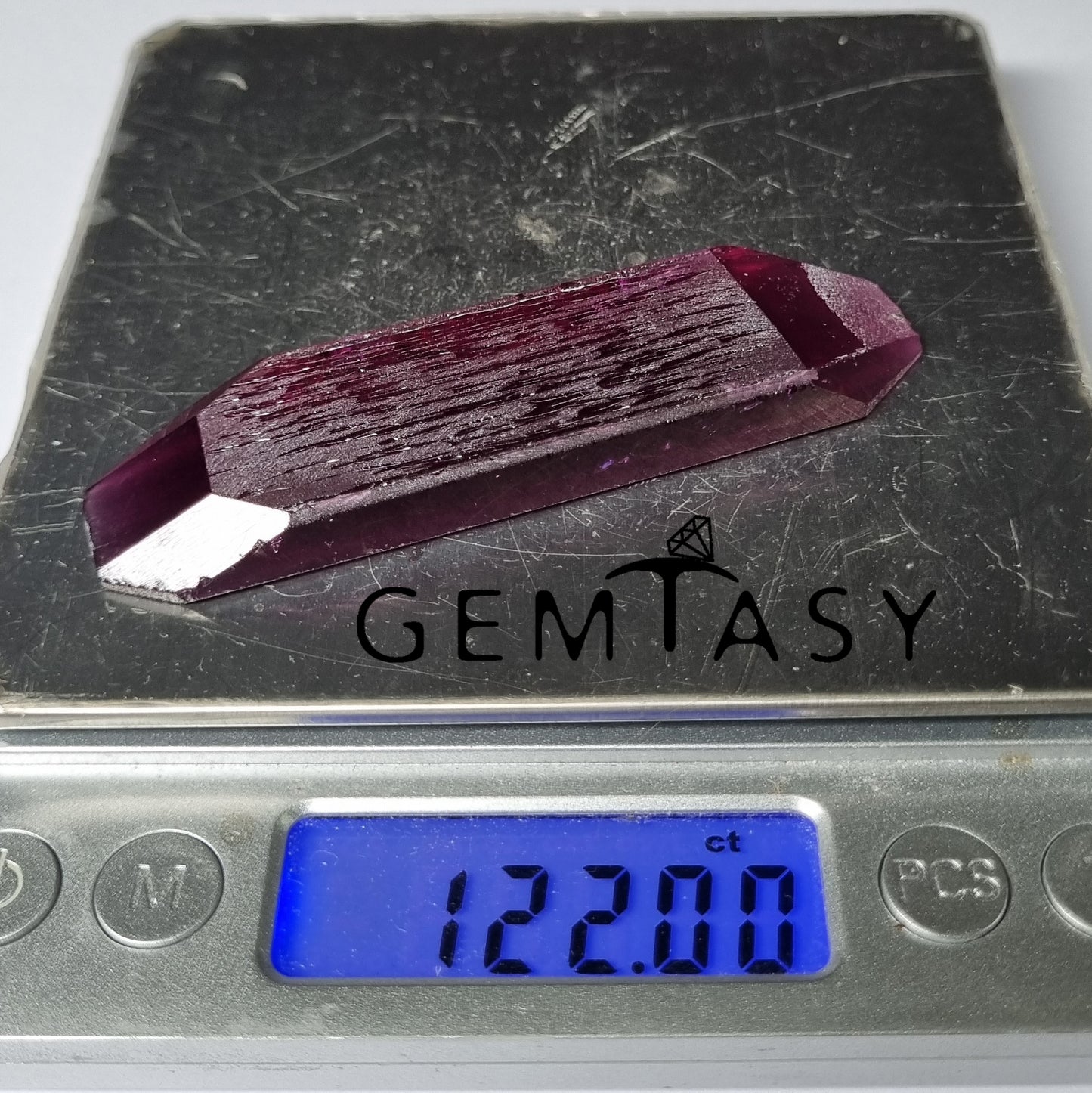 Piedra en bruto para tallar - Berilo rojo Púrpura cultivada en laboratorio hidrotermal de 122,0 ct