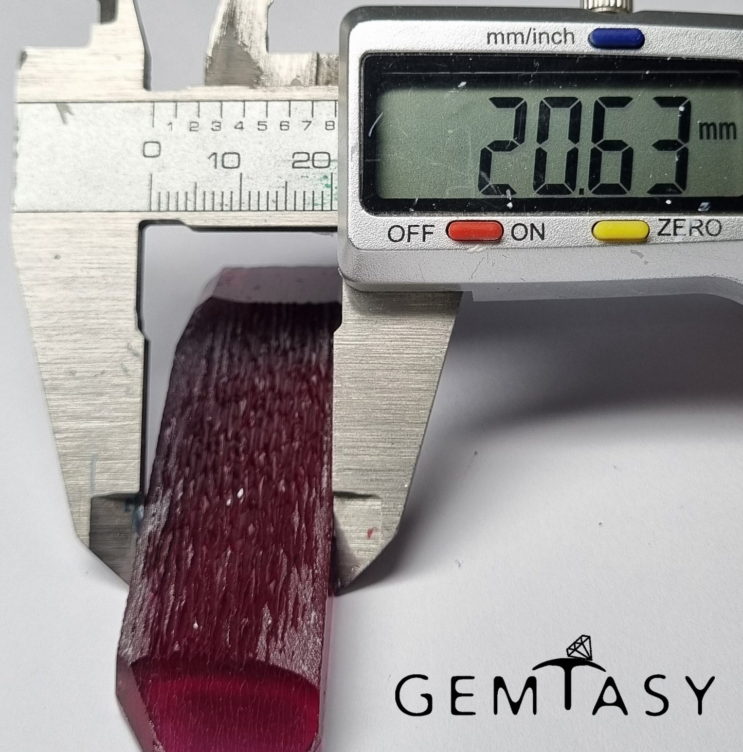 Piedra en bruto para tallar - Berilo rojo Púrpura cultivada en laboratorio hidrotermal de 119,65 ct