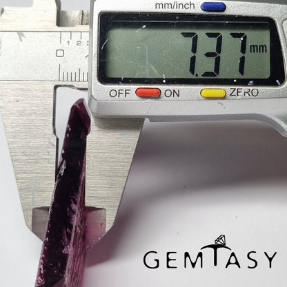 Piedra en bruto para tallar - Berilo rojo Púrpura cultivada en laboratorio hidrotermal de 119,65 ct