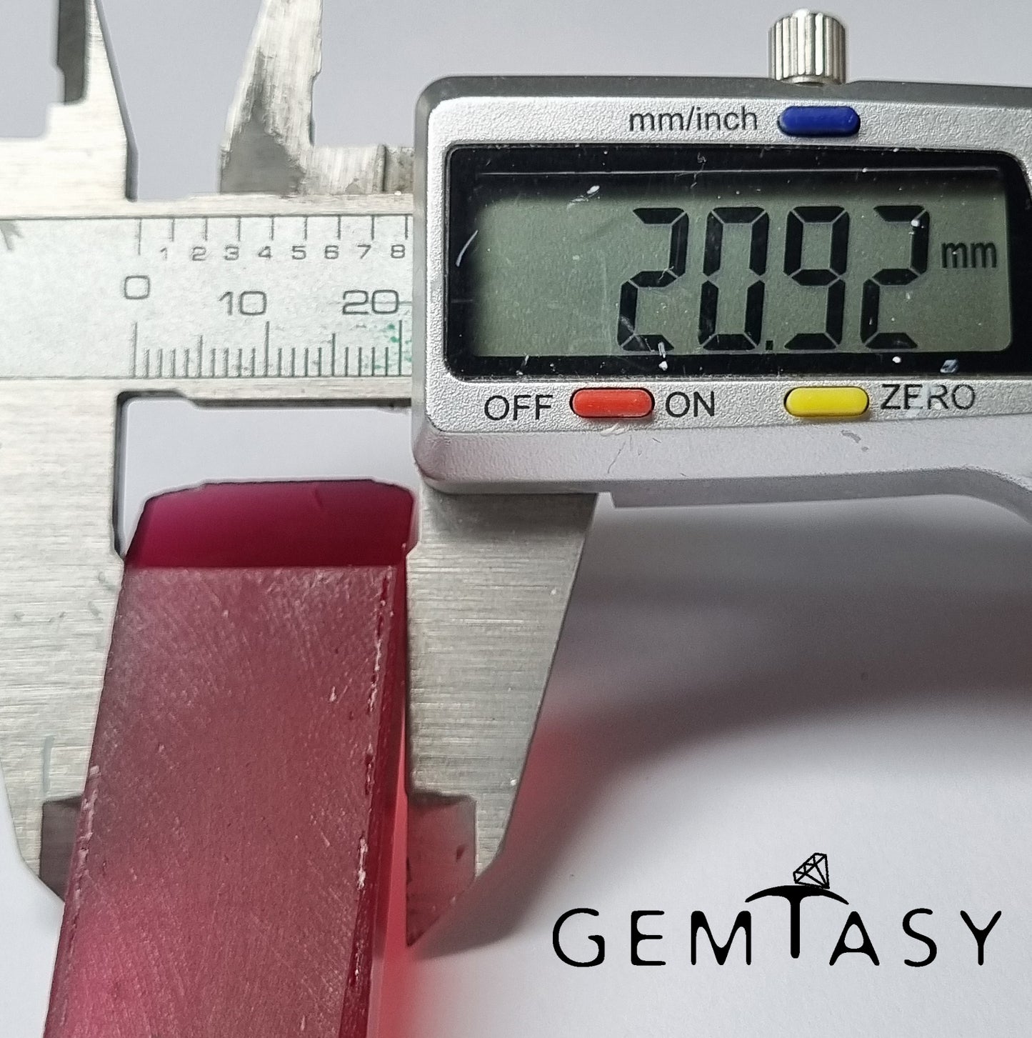 Piedra en bruto para tallar - Berilo rojo cultivada en laboratorio hidrotermal de 119,30 ct