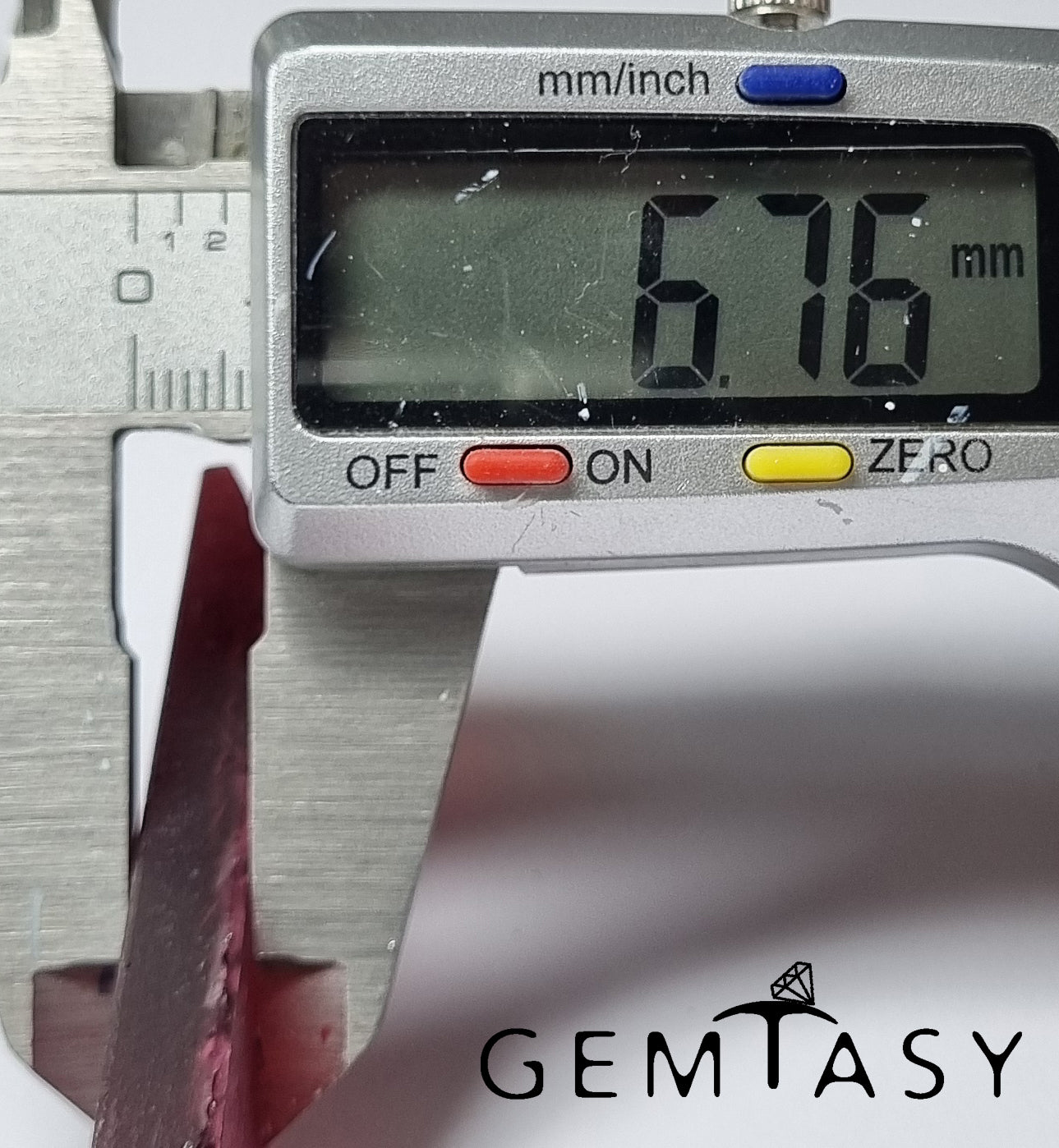 Piedra en bruto para tallar - Berilo rojo cultivada en laboratorio hidrotermal de 119,30 ct