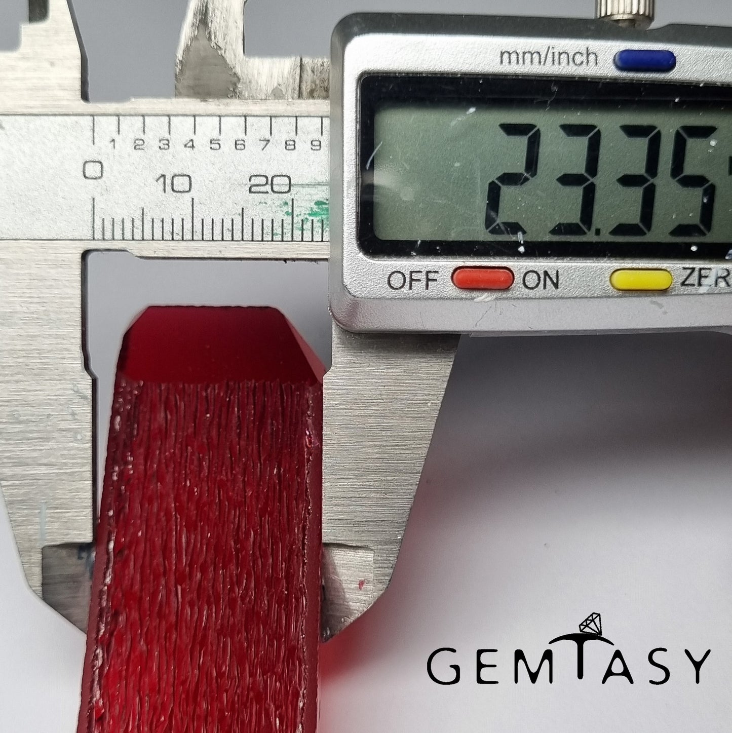 Piedra en bruto para tallar - Berilo rojo cultivada en laboratorio hidrotermal de 151,25 ct