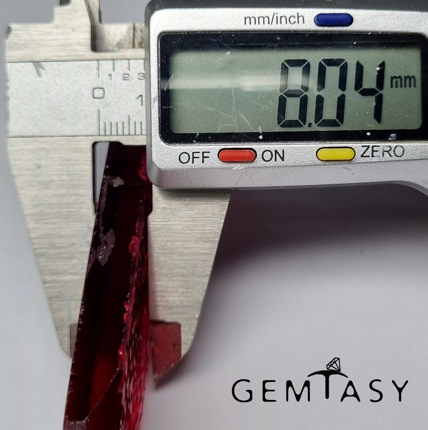 Piedra en bruto para tallar - Berilo rojo cultivada en laboratorio hidrotermal de 151,25 ct