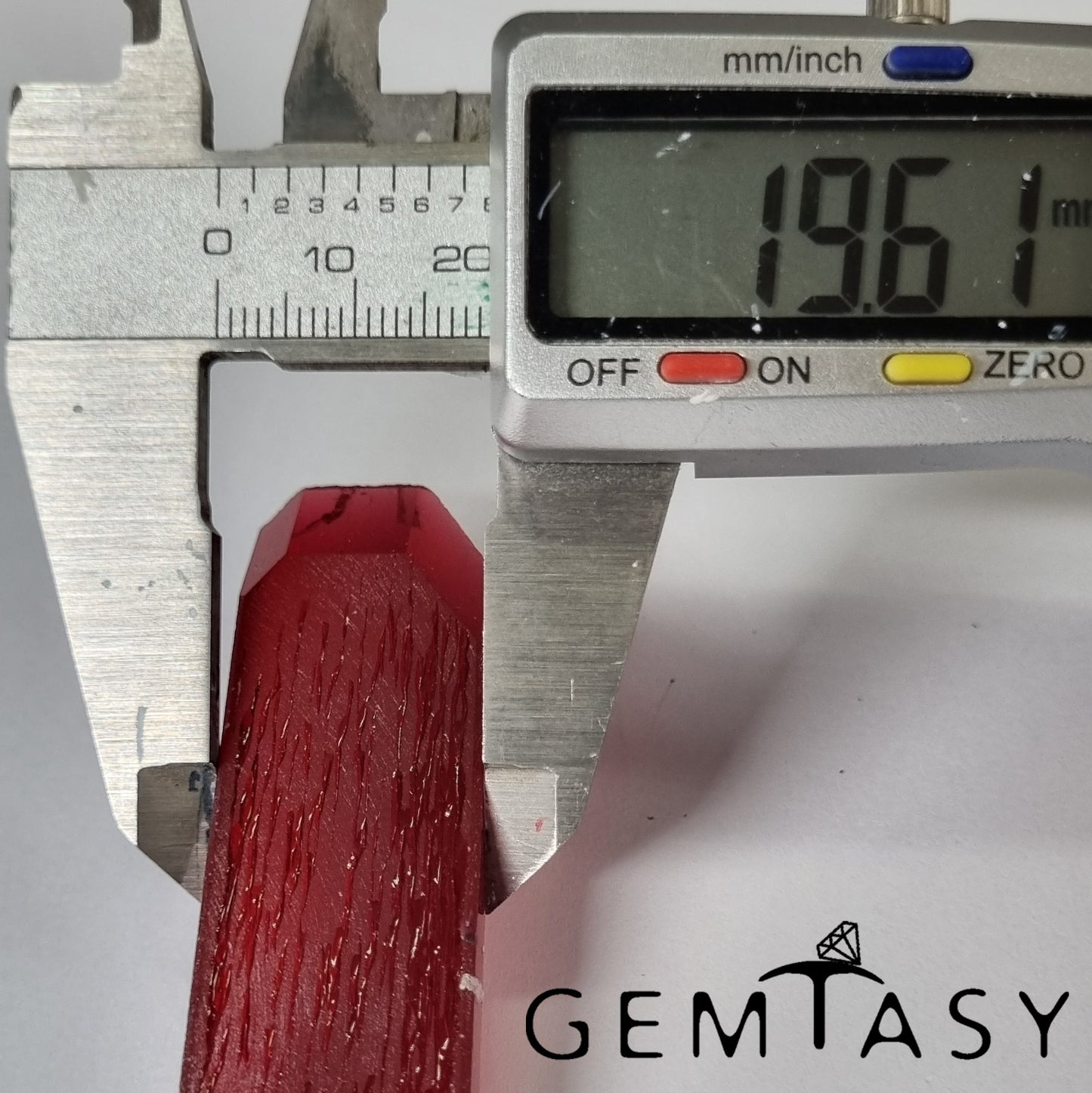 Piedra en bruto para tallar - Berilo rojo cultivada en laboratorio hidrotermal de 113,95 ct