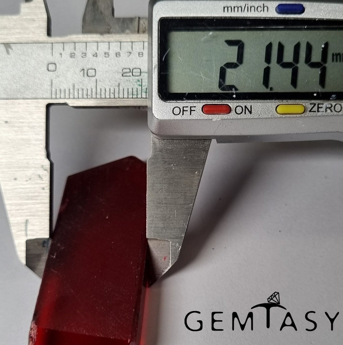 Piedra en bruto para tallar - Berilo rojo cultivada en laboratorio hidrotermal de 109,20 ct