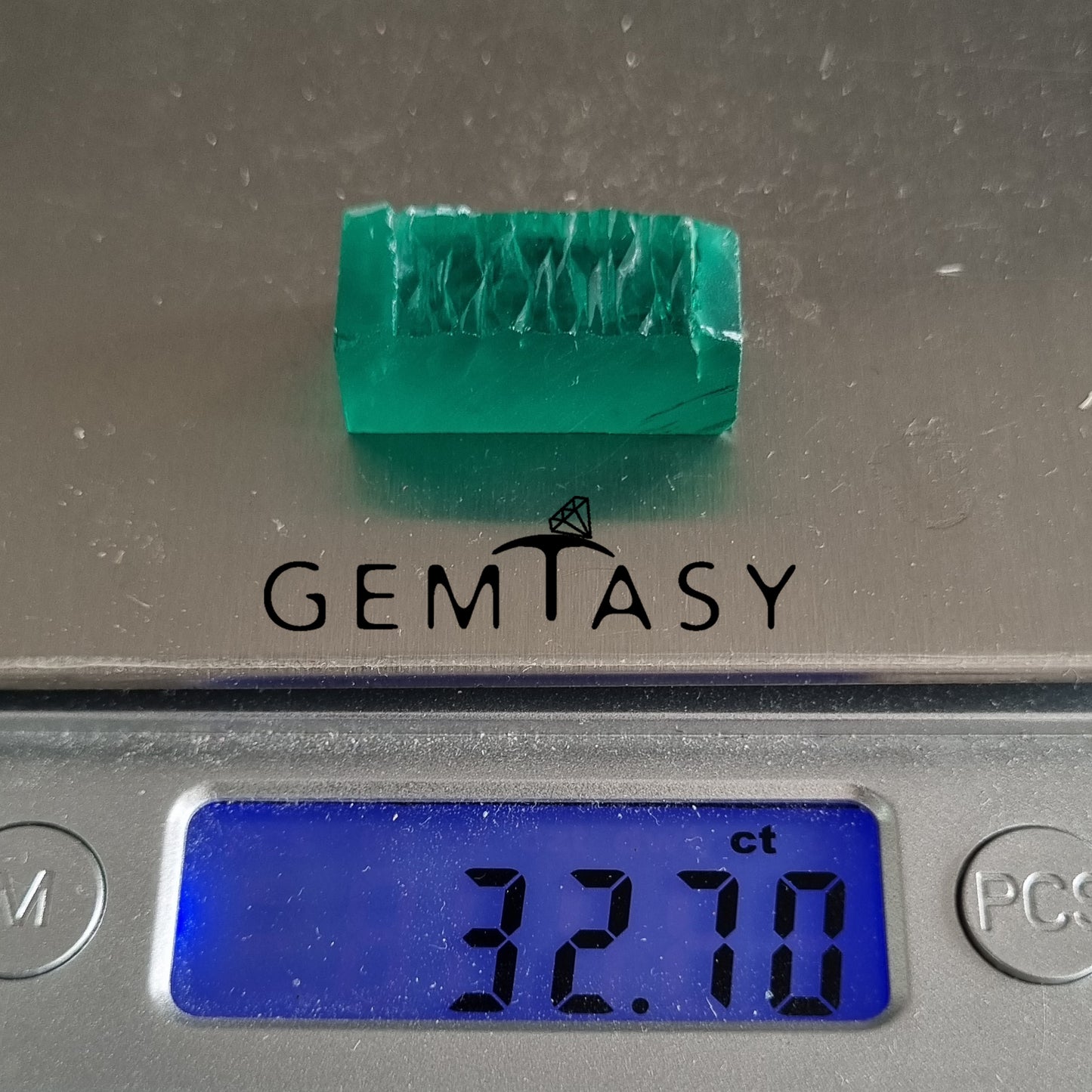 Rough stone for faceting - Emerald Colombian hydrothermal lab grown 29-33ct