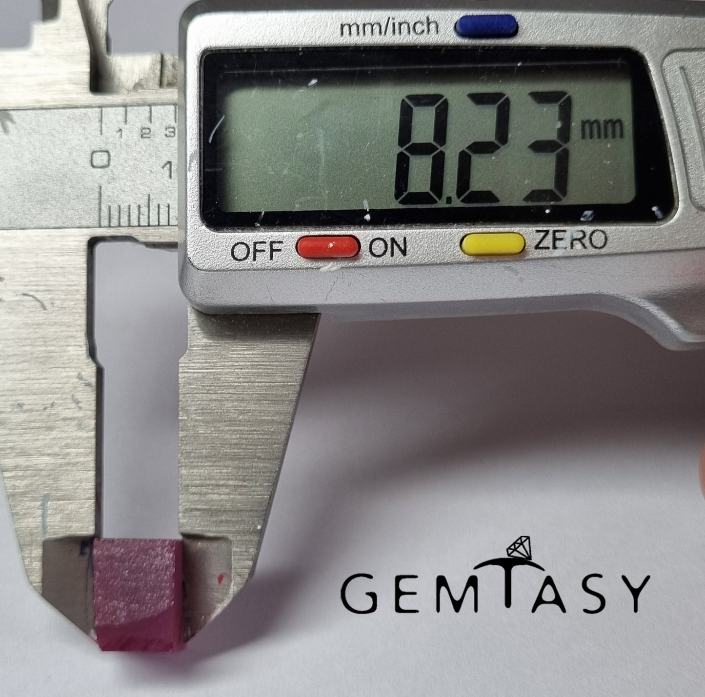 Piedra en bruto para facetar - Alejandrita Czochralski (Extraído) cultivado en laboratorio 13-18ct