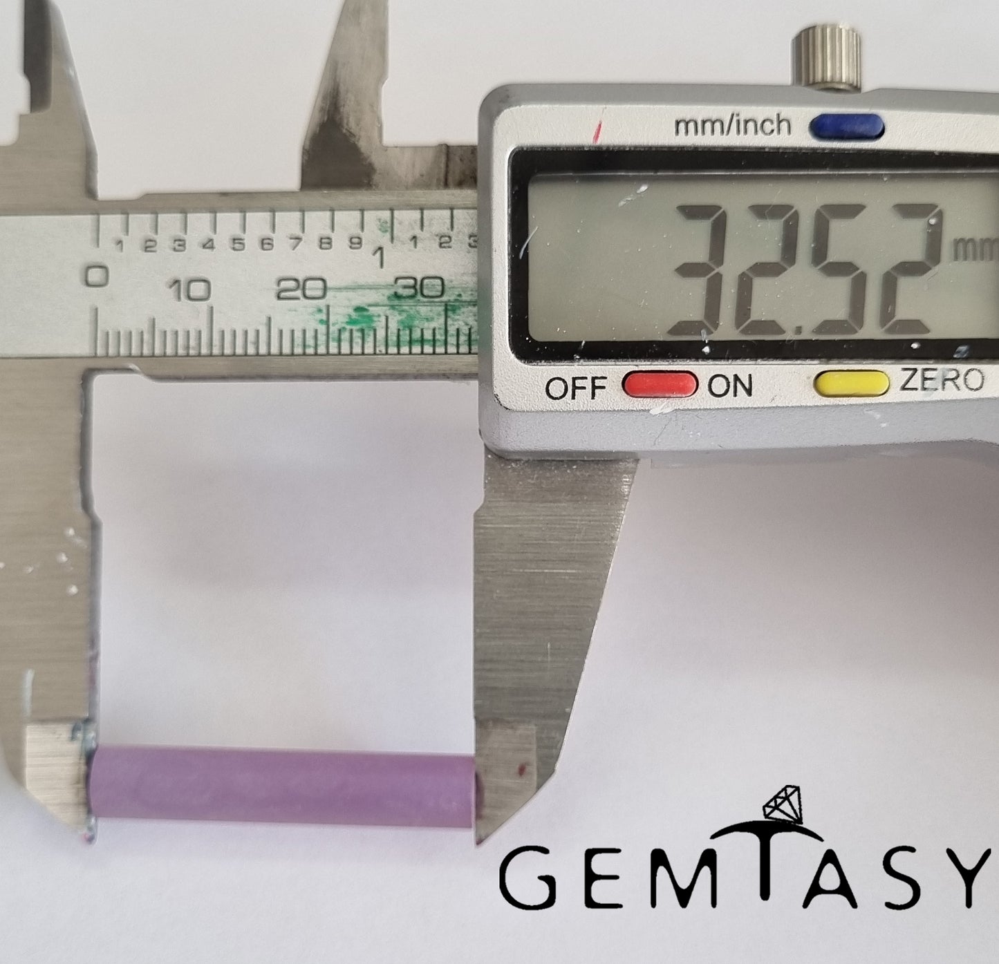 Piedra en bruto para facetar - Alejandrita Czochralski (Extraído) cultivado en laboratorio 6,4mm 18-19ct