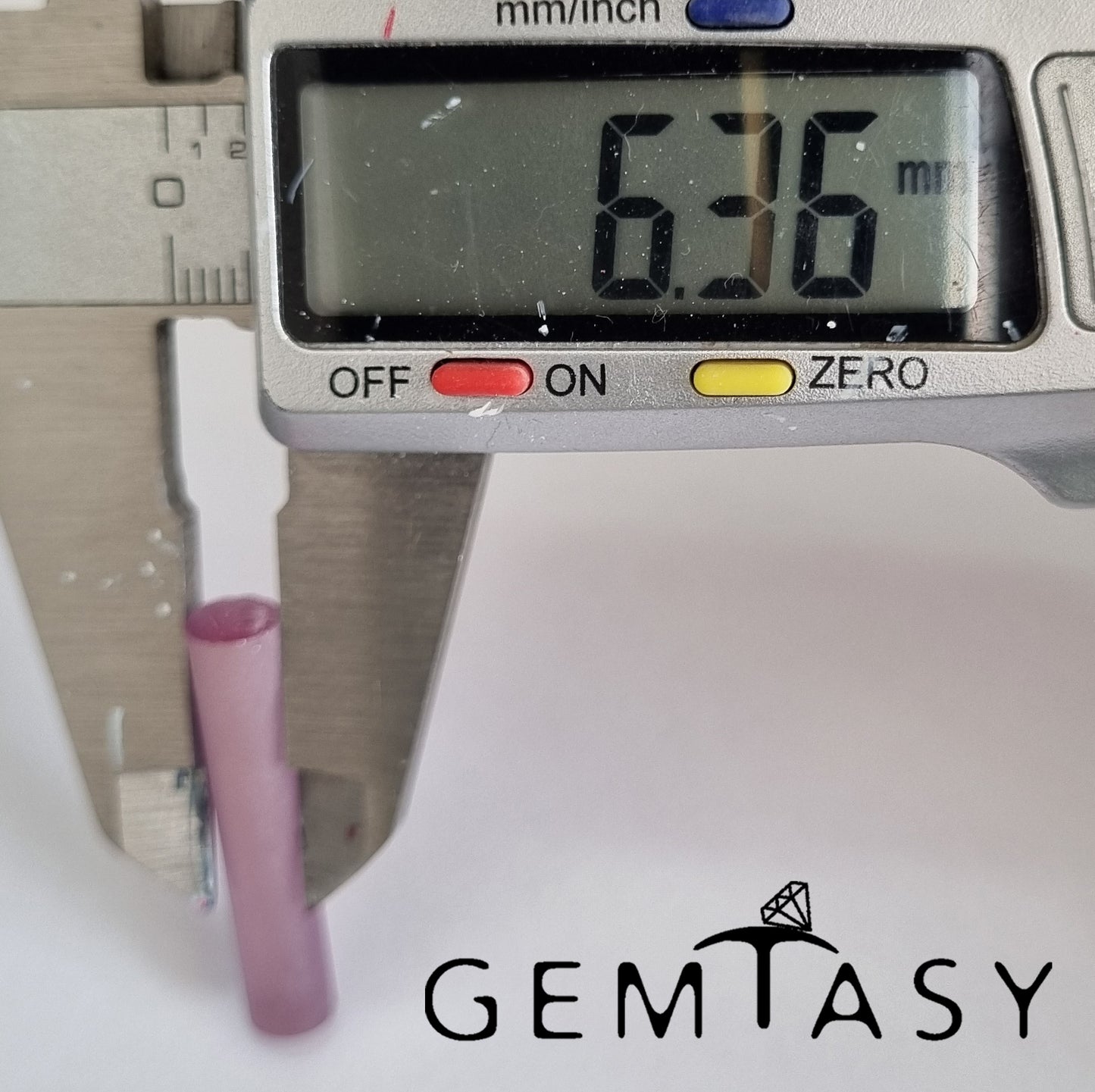 Piedra en bruto para facetar - Alejandrita Czochralski (Extraído) cultivado en laboratorio 6,4mm 18-19ct