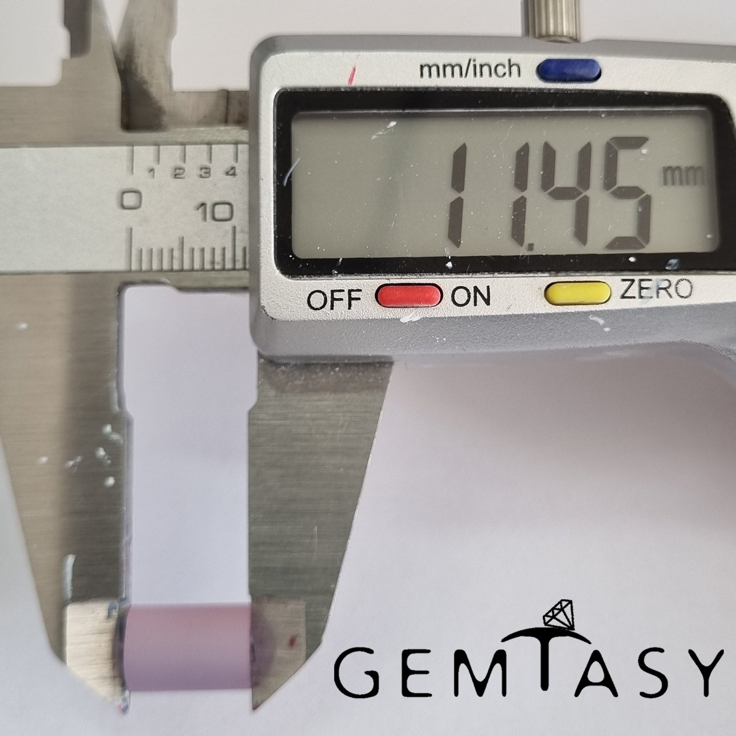 Piedra en bruto para facetar - Alejandrita Czochralski (Extraído) cultivado en laboratorio 8mm 10-12ct