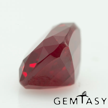 Cut stone - Ruby Pigeon blood Czochralski (Pulled) lab grown, facet Cushion 9x7mm 3.59ct