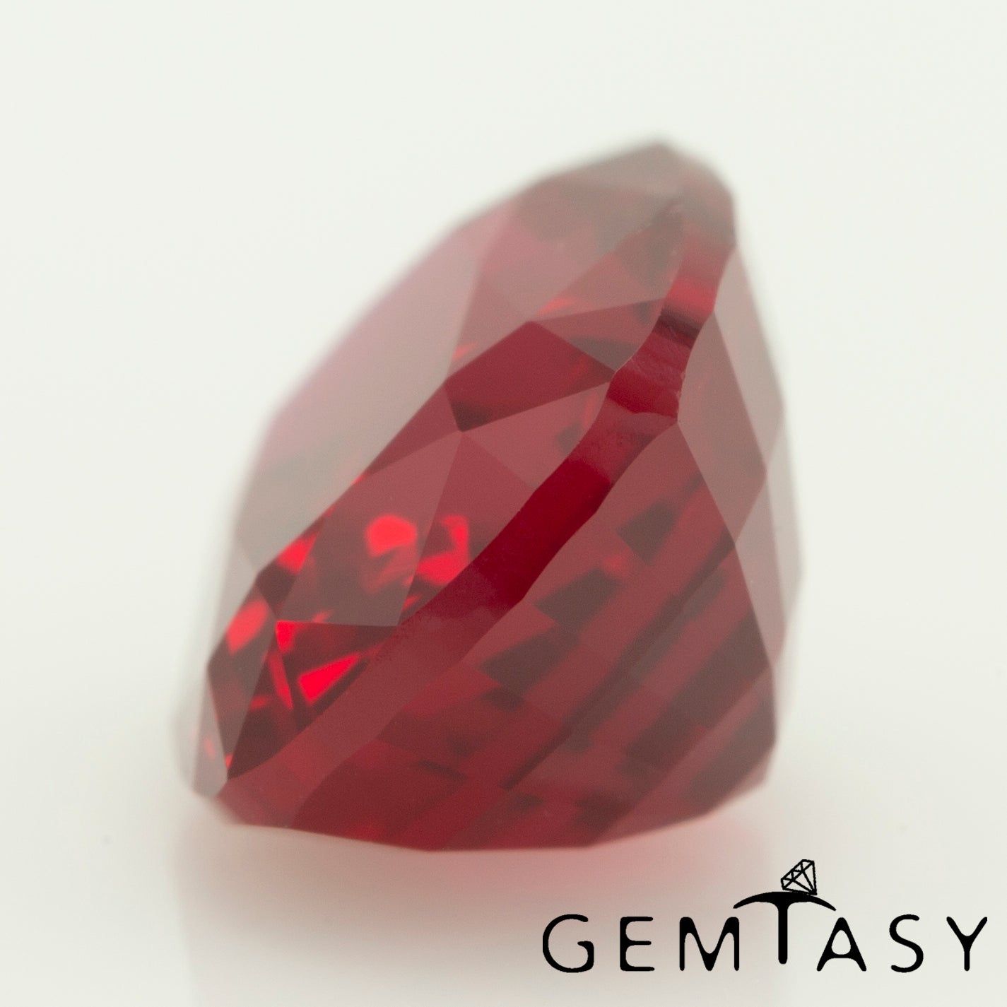 Cut stone - Ruby Pigeon blood Czochralski (Pulled) lab grown, facet Cushion 9x7mm 2.92-3.25ct