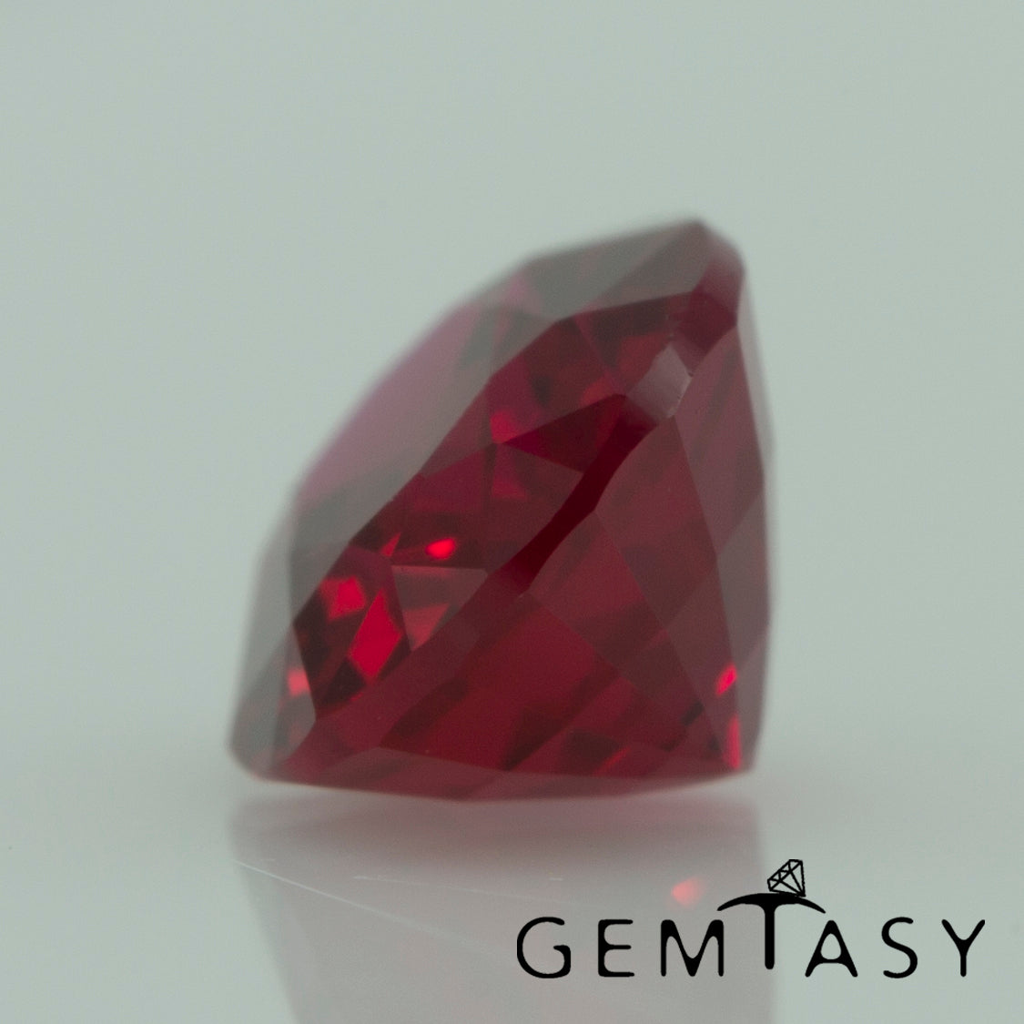 Cut stone - Ruby Pigeon blood Czochralski (Pulled) lab grown, facet Oval 7x5mm 0.91-1.05ct