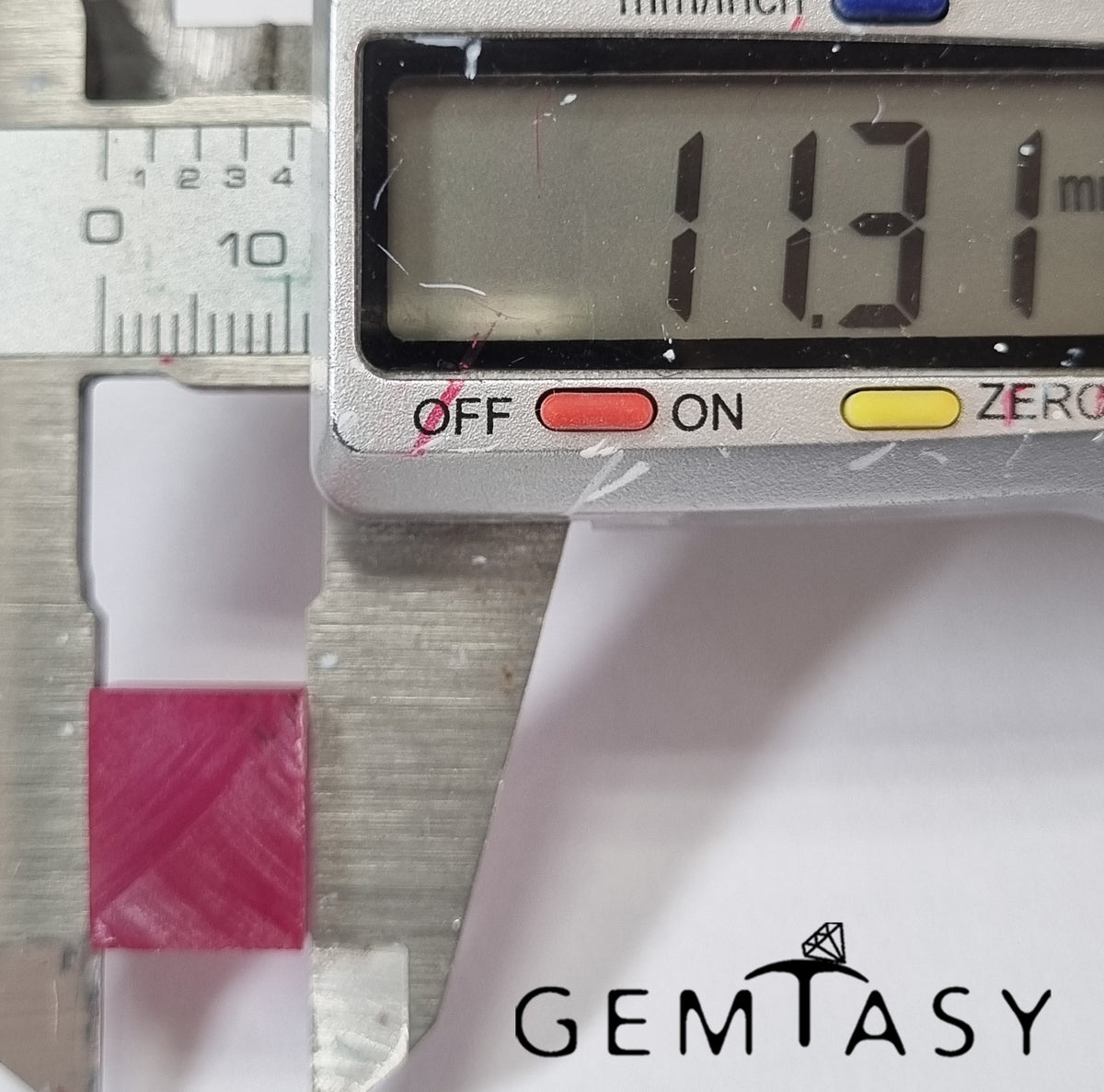 Piedra en bruto para facetar - Rubí rosado Czochralski (Pulled) cultivada en laboratorio 20-24ct