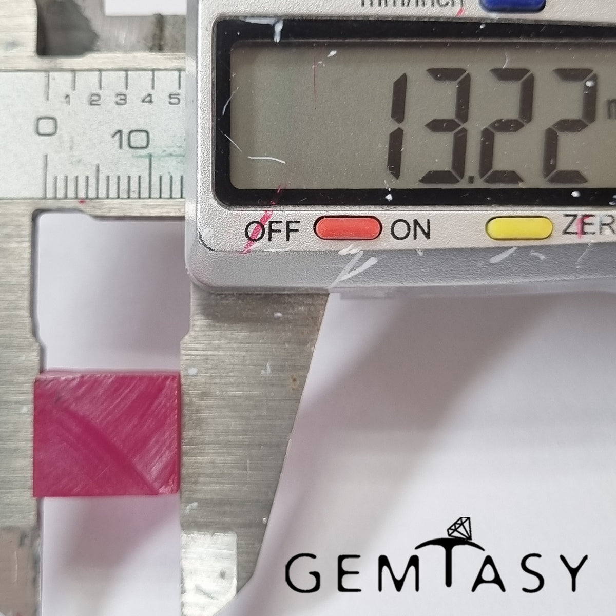 Piedra en bruto para facetar - Rubí rosado Czochralski (Pulled) cultivada en laboratorio 20-24ct