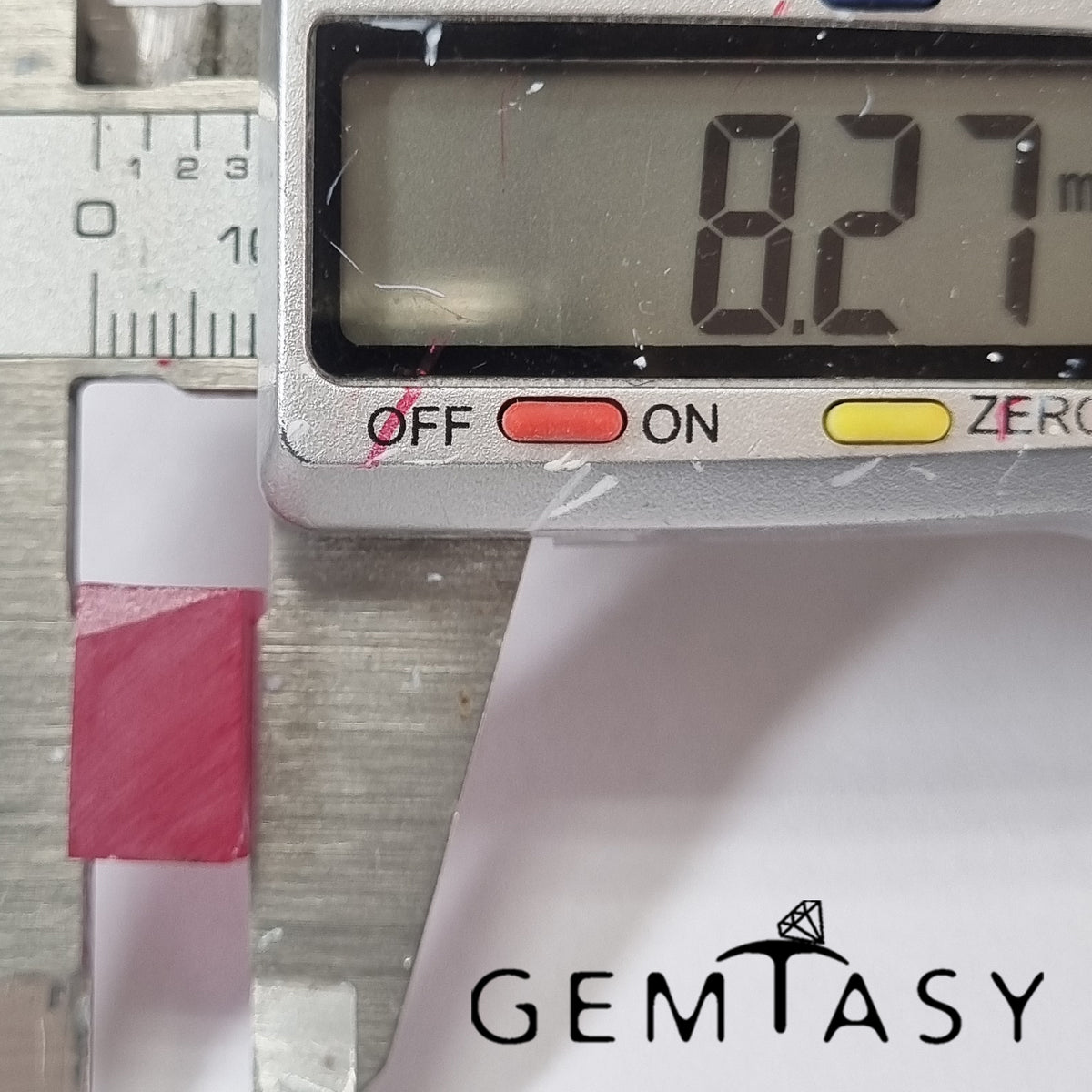 Piedra en bruto para facetar - Rubí rosado Czochralski (Pulled) cultivada en laboratorio 20-24ct