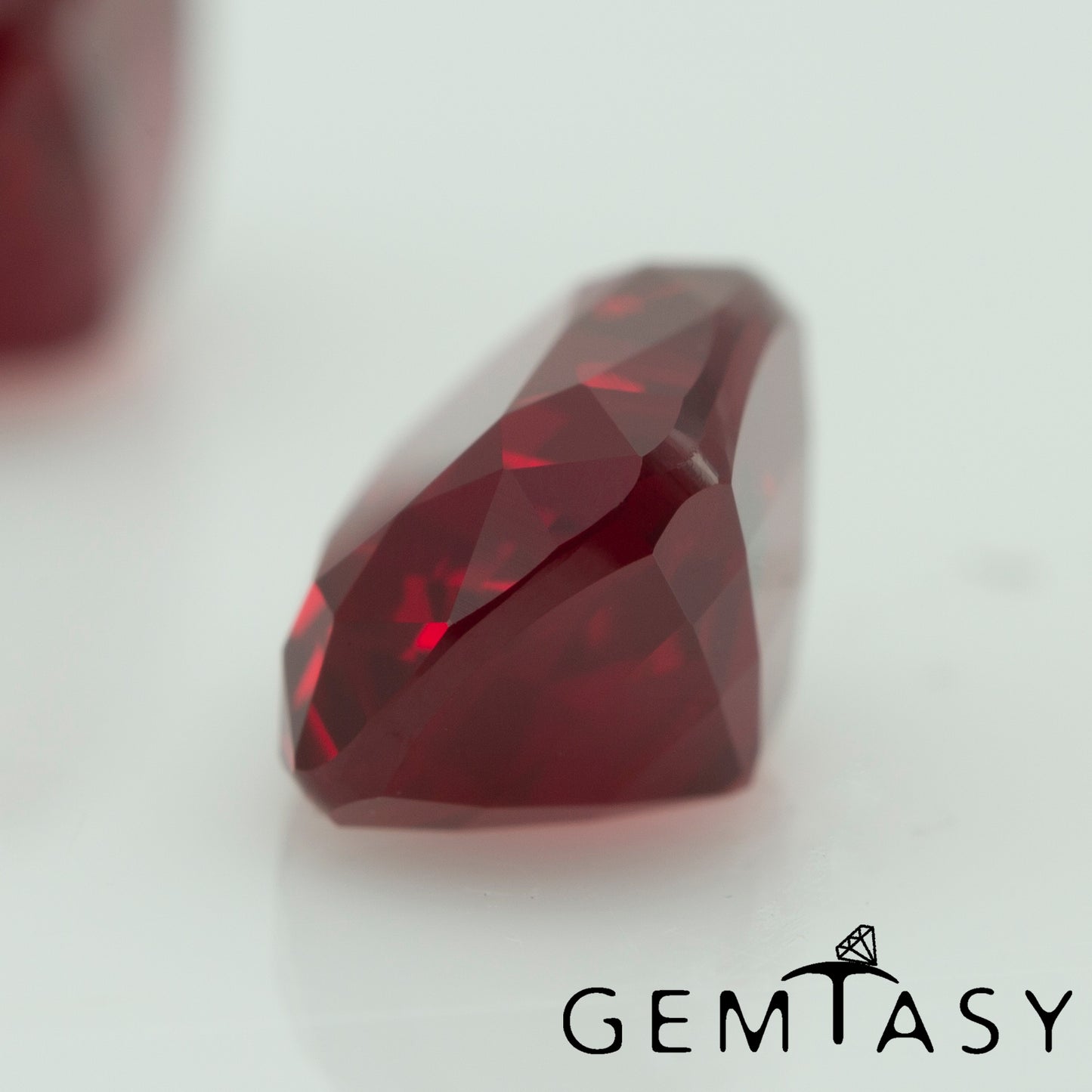 Cut stone - Ruby Pigeon blood Czochralski (Pulled) lab grown, facet Cushion 8x6mm 2.38ct