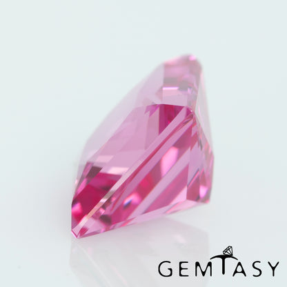 Pierre taillée - Saphir Rose Czochralski (Tiré) cultivé en laboratoire, facette Princesse 8x8mm 3.54ct