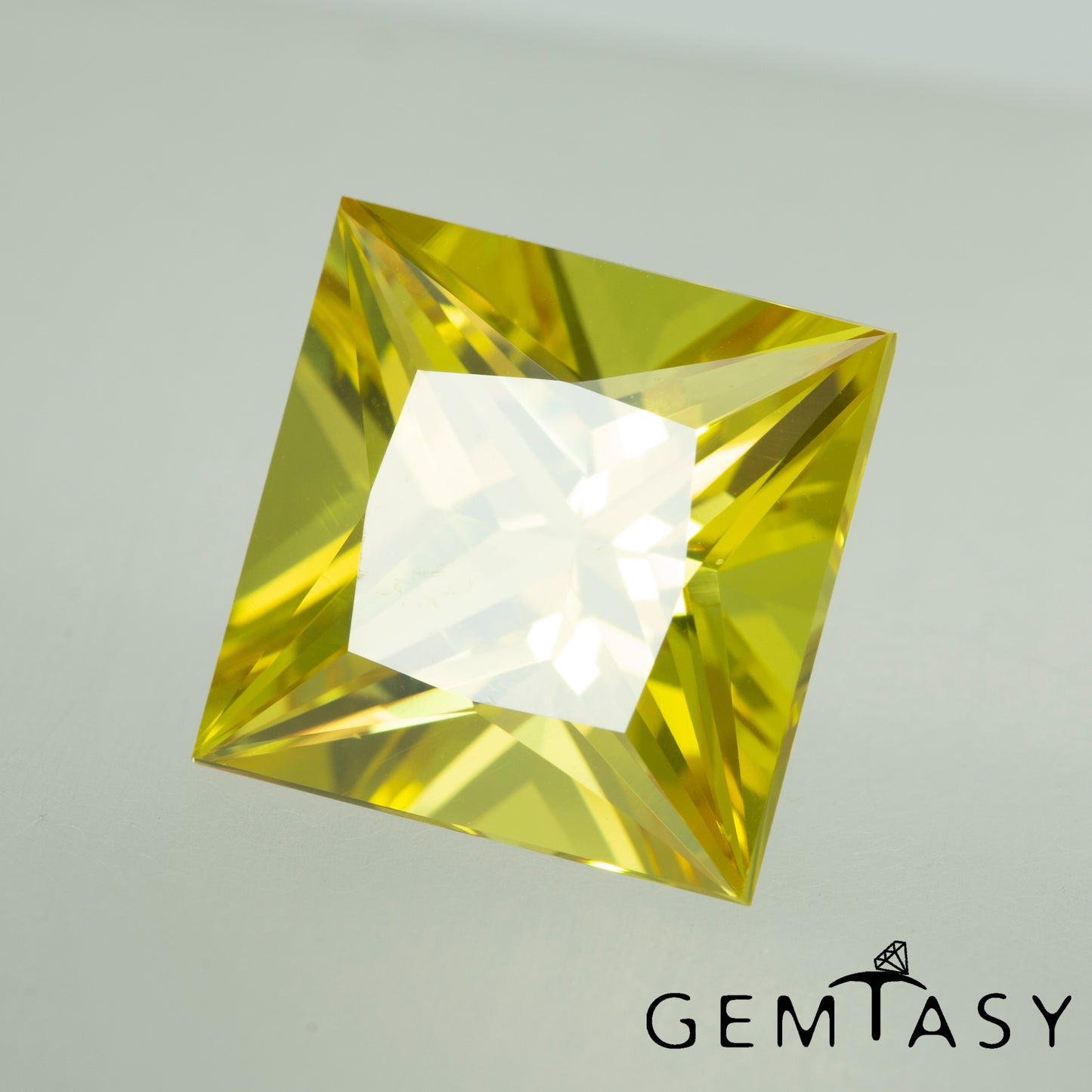 Pierre taillée - Saphir Jaune Czochralski (Tiré) cultivé en laboratoire, facette Princesse 11x11mm 7.78ct