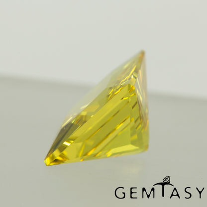 Cut stone - Sapphire Yellow Czochralski (Pulled) lab grown, facet Princess 11x11mm 7.78ct