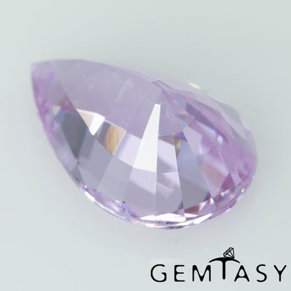 Piedra tallada - Zafiro Violeta Czochralski (Extraído) cultivado en laboratorio, facetado Pera 13x9mm 5,65-6,31 ct