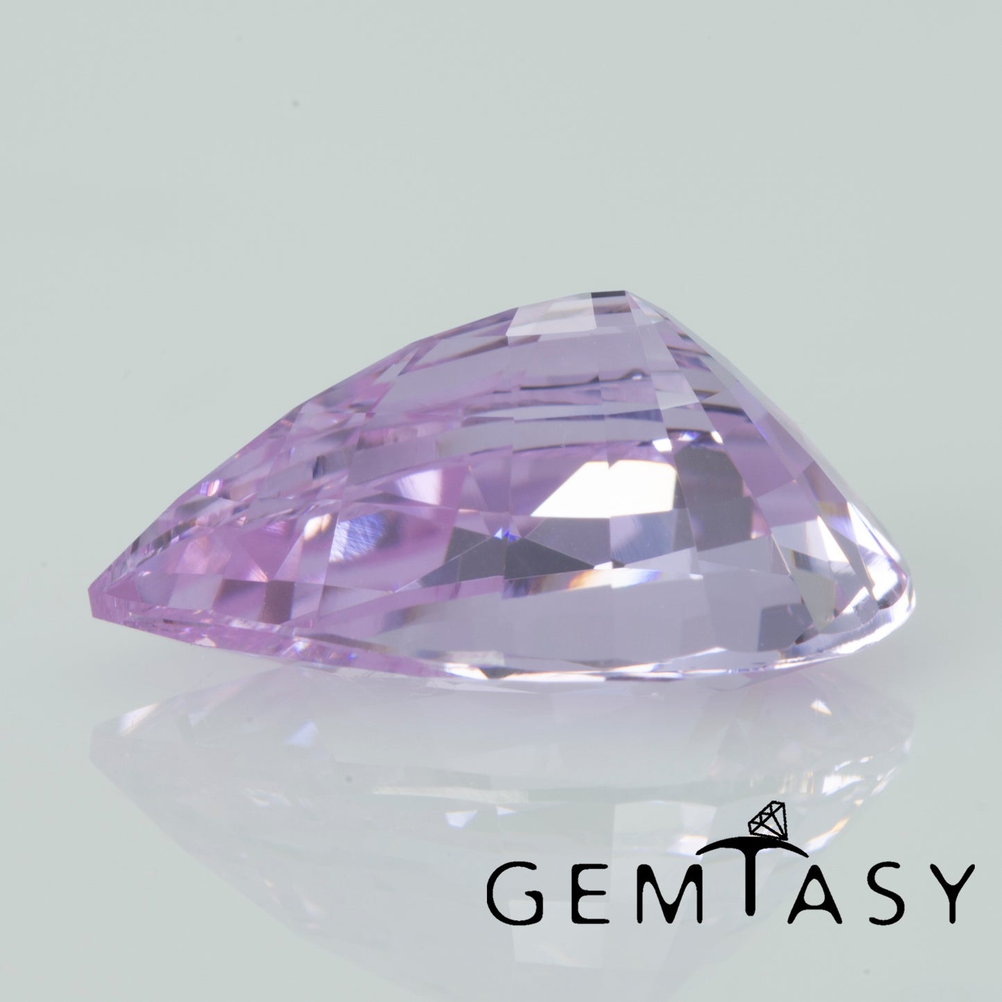 Piedra tallada - Zafiro Violeta Czochralski (Extraído) cultivado en laboratorio, facetado Pera 13x9mm 5,65-6,31 ct