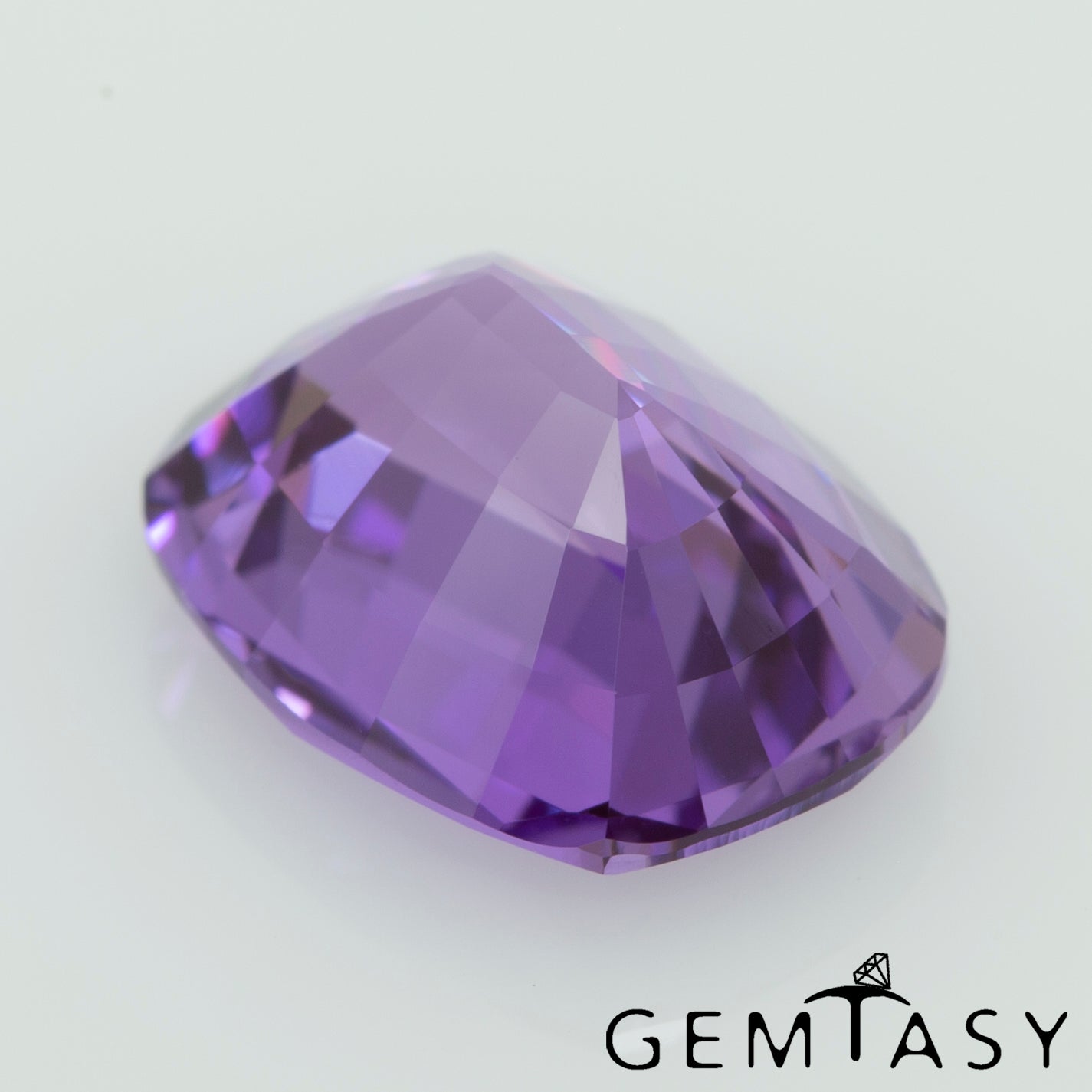 Pierre taillée - Saphir Violet Czochralski (Tiré) cultivé en laboratoire, facette Coussin 9x7mm 2,82ct