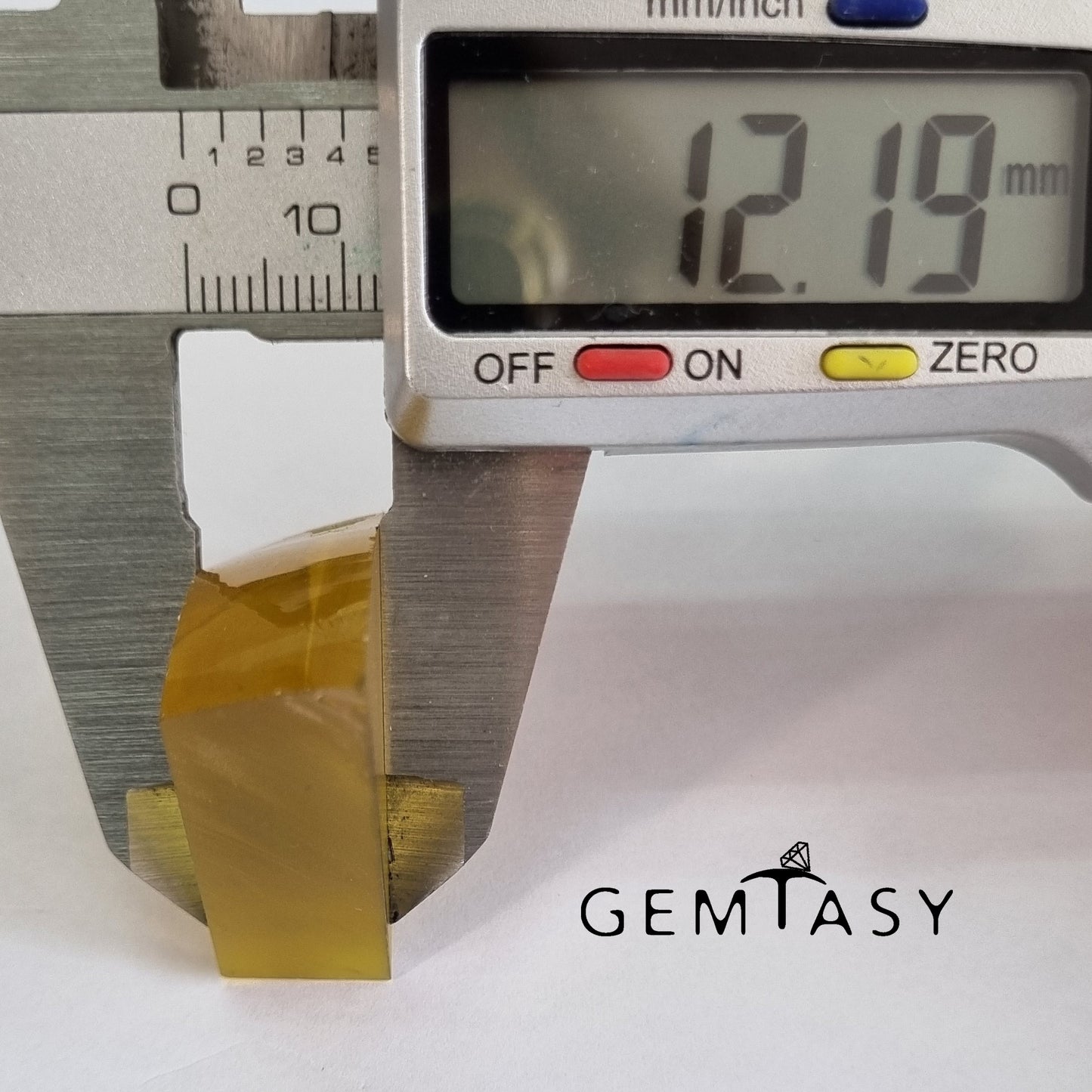 Piedra en bruto para facetar - Zafiro Amarillo Czochralski (Extraído) cultivado en laboratorio 191.30ct