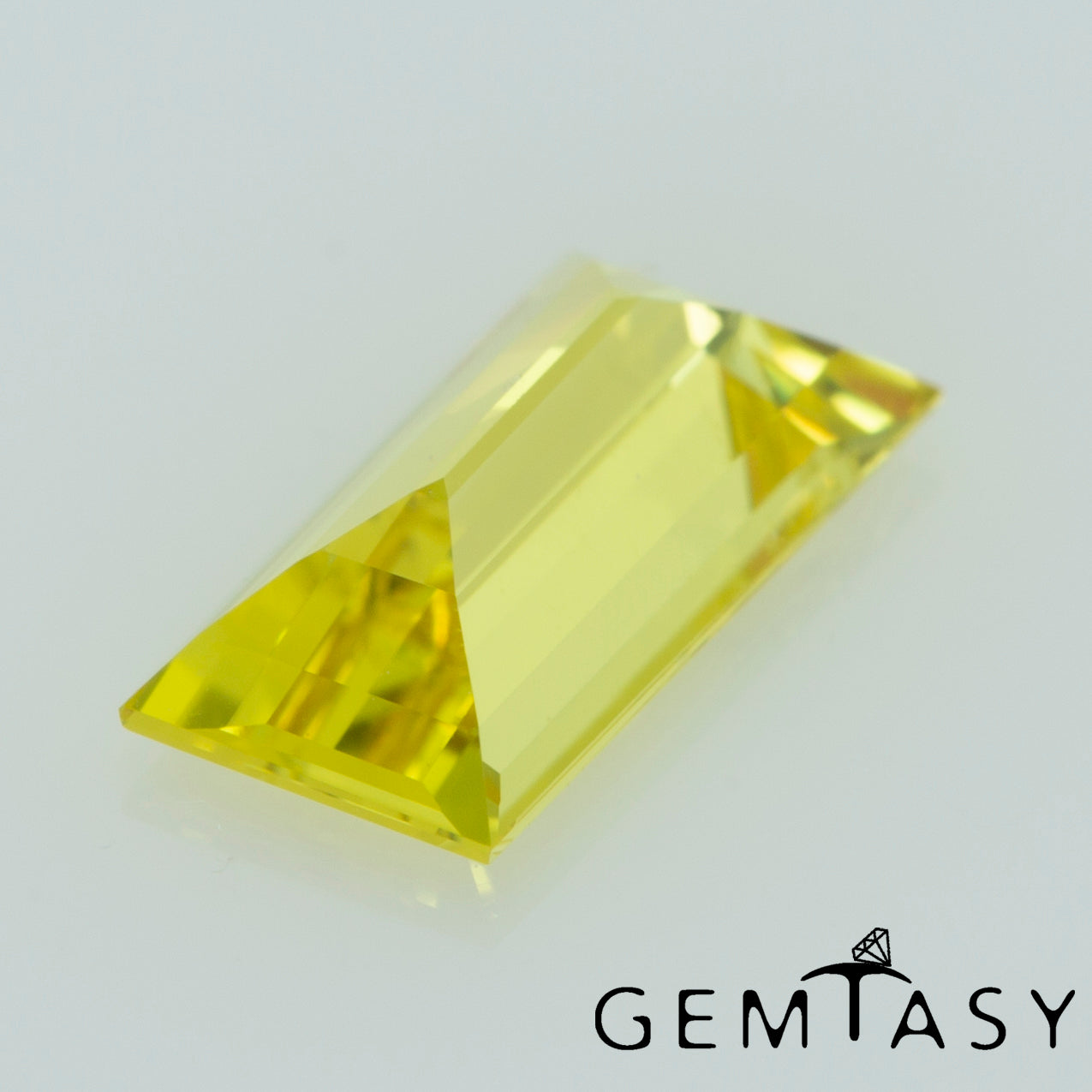 Pierre taillée - Saphir Jaune Czochralski (Tiré) cultivé en laboratoire, facette Baguette 10x5mm 1.75ct