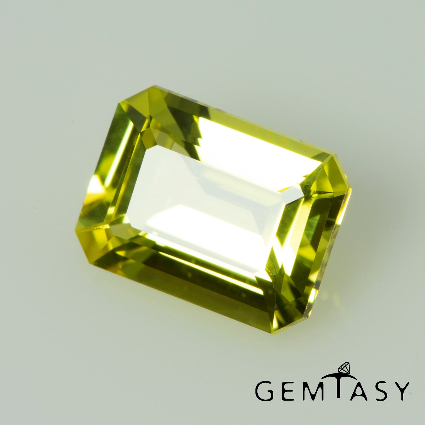 Pierre taillée - Saphir Jaune Czochralski (Tiré) cultivé en laboratoire, facette Octogone 6x4mm 0.63ct