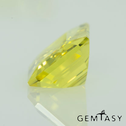 Pierre taillée - Saphir Jaune Czochralski (Tiré) cultivé en laboratoire, facette Octogone 6x4mm 0.63ct