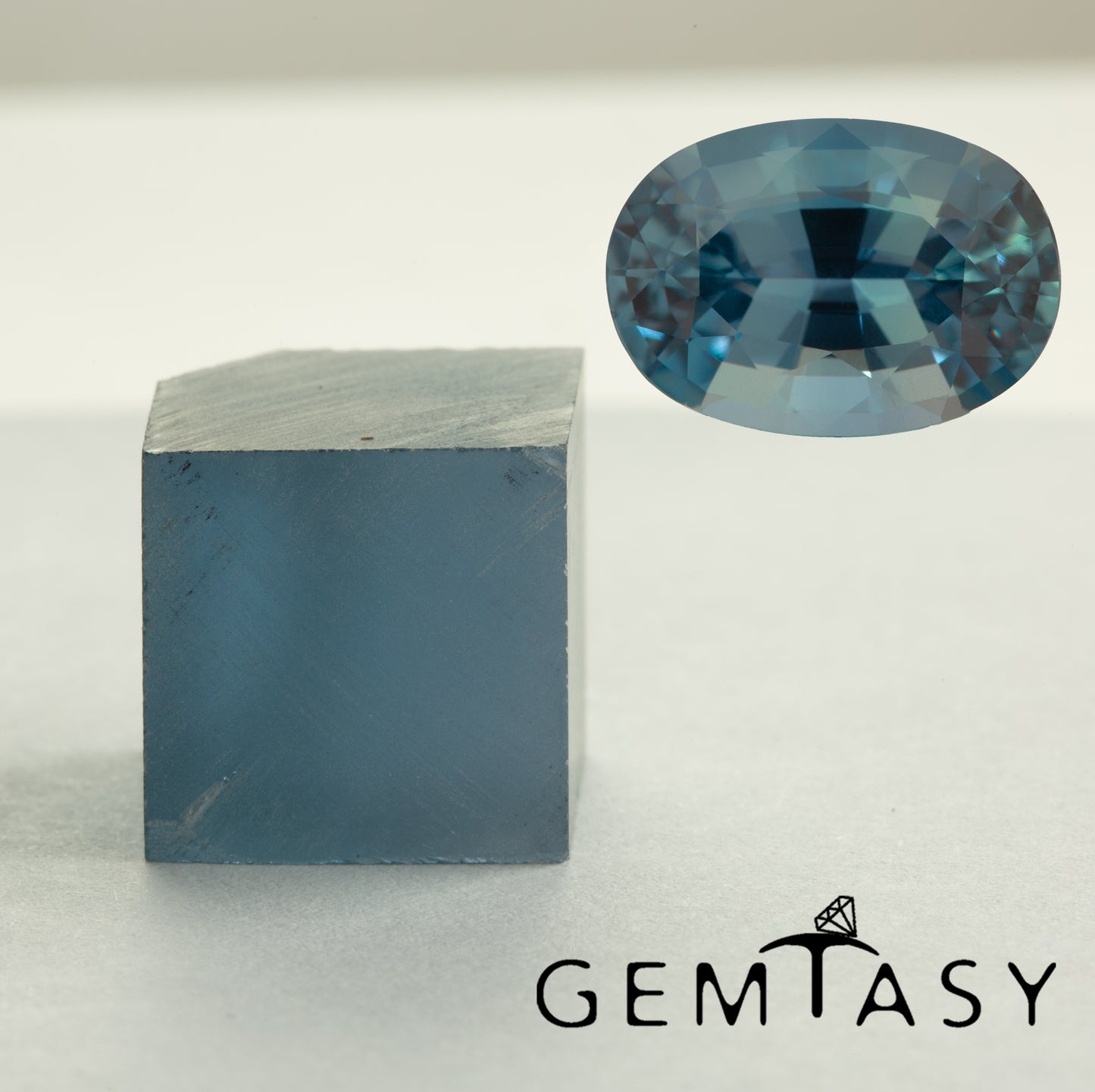Rough stone for faceting - Sapphire Teal / Steel Blue Czochralski (Pulled) lab grown 47-52 ct