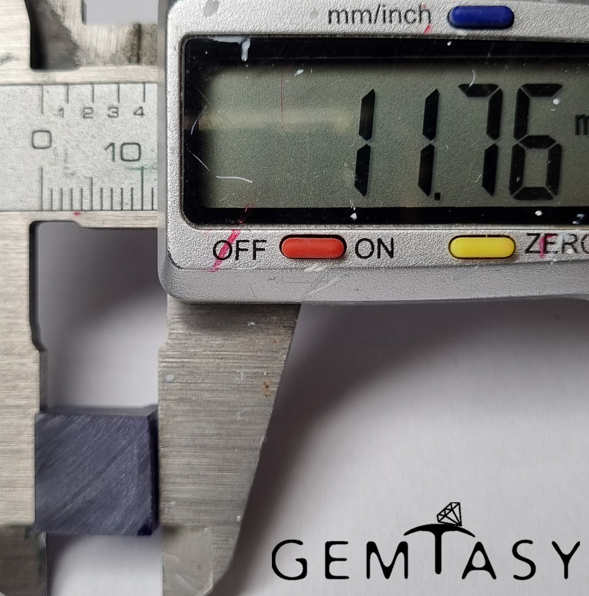 Rough stone for faceting - Sapphire Violet Blue Czochralski (Pulled) lab grown 20-24ct