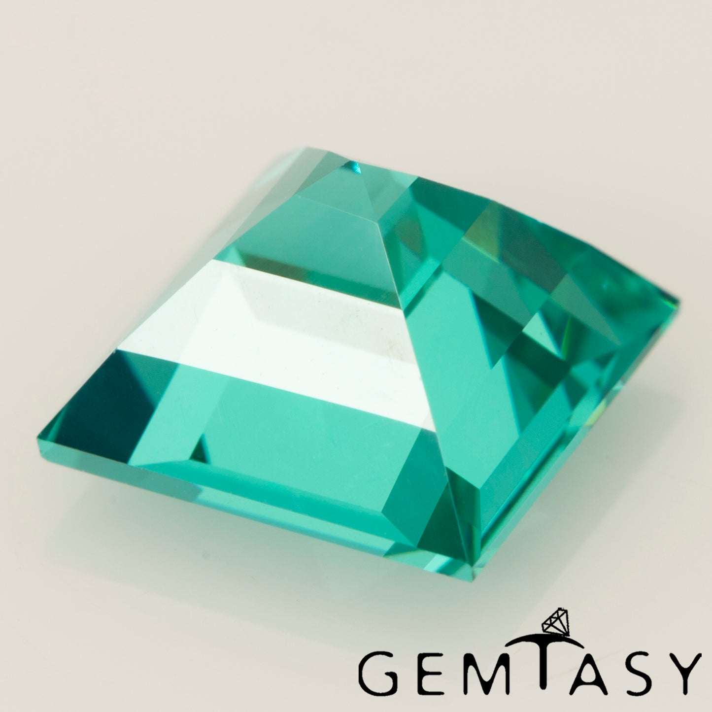 Pierre taillée - Paraiba YAG Czochralski (Tiré) cultivé en laboratoire, facette Carrée 10x10mm 7,41-7,85 ct