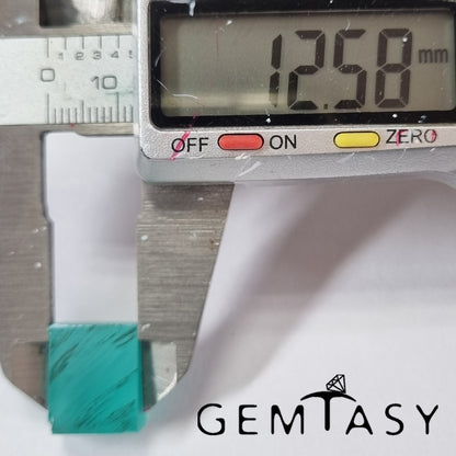 Piedra en bruto para facetar - YAG Paraíba Czochralski (Extraído) cultivado en laboratorio 32-37ct