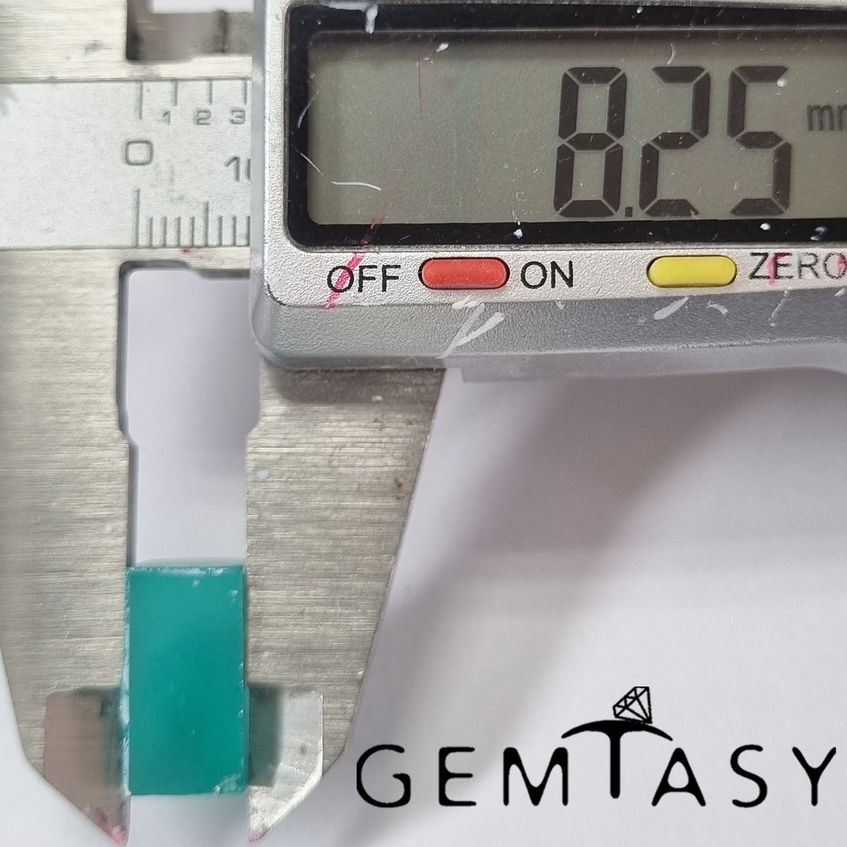 Piedra en bruto para facetar - YAG Paraíba Czochralski (Extraído) cultivado en laboratorio 32-37ct