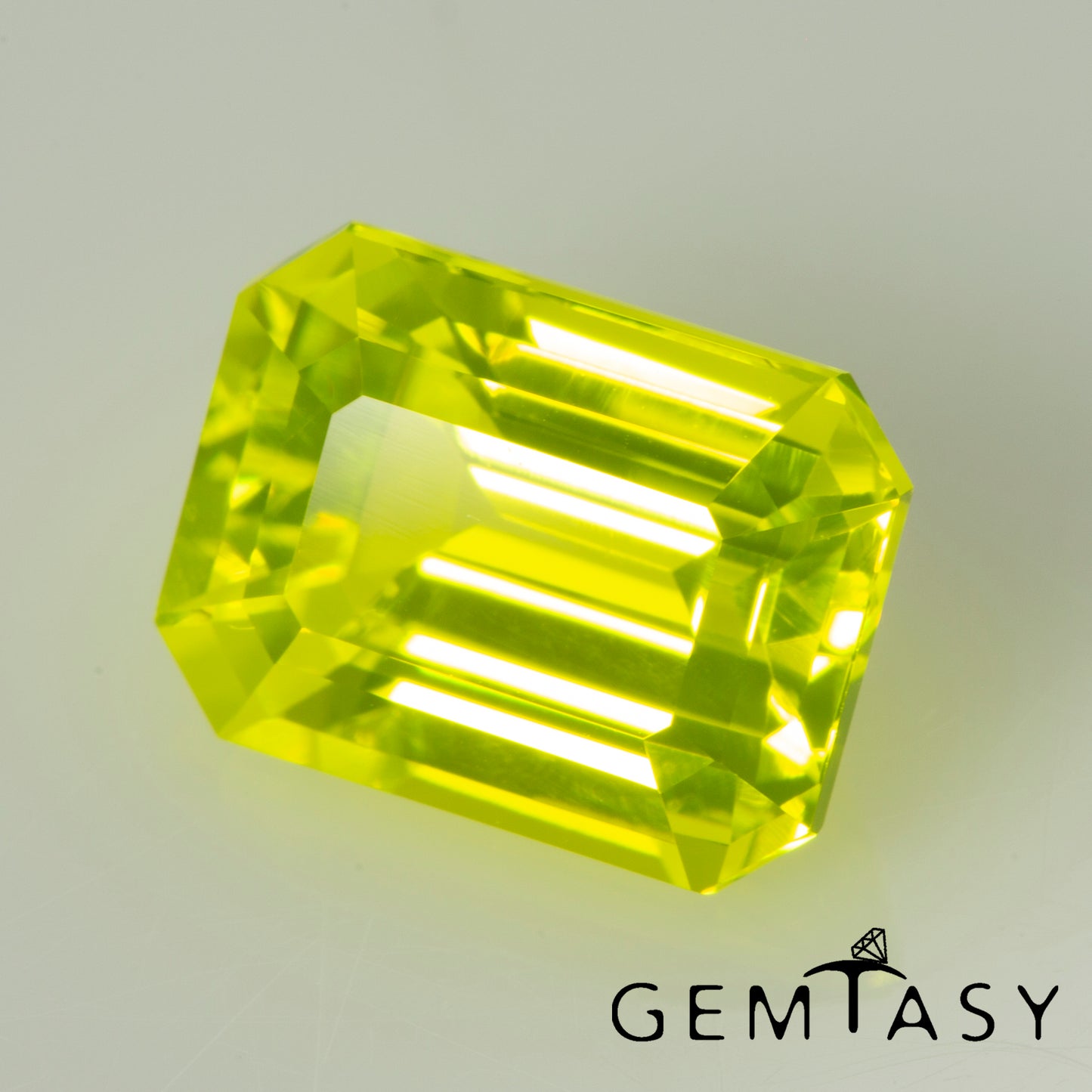 Pierre taillée - YAG Jaune fluo Czochralski (Tiré) cultivé en laboratoire, facette Octogone 8x6mm 2,38-2,52ct