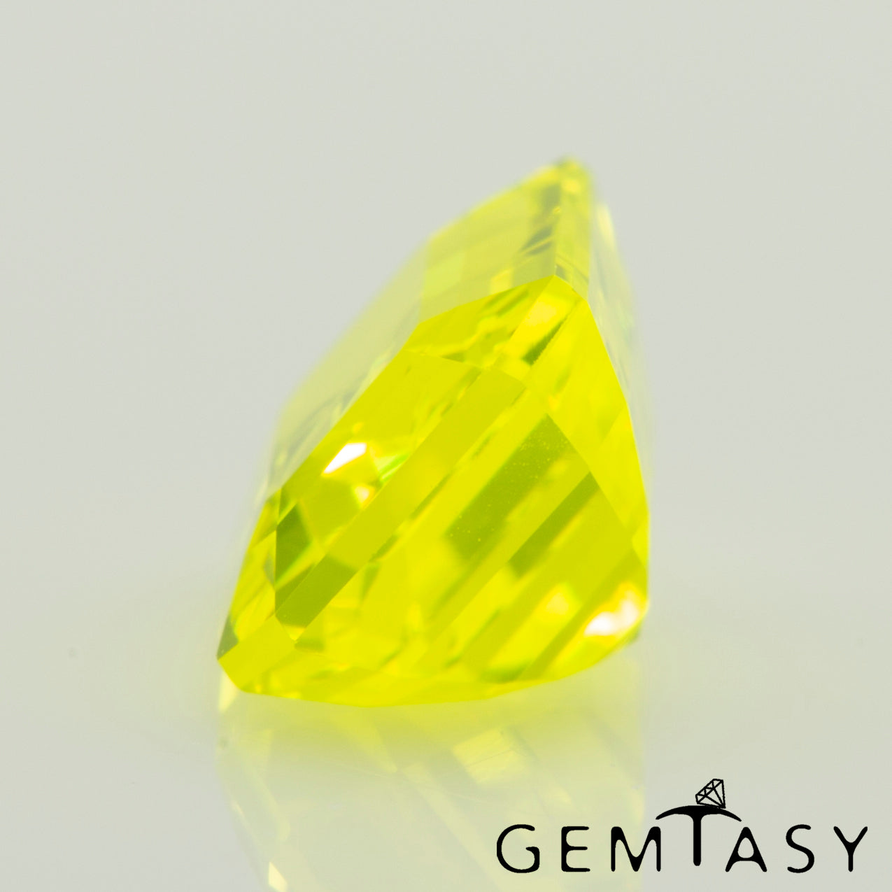 Pierre taillée - YAG Jaune fluo Czochralski (Tiré) cultivé en laboratoire, facette Octogone 8x6mm 2,38-2,52ct