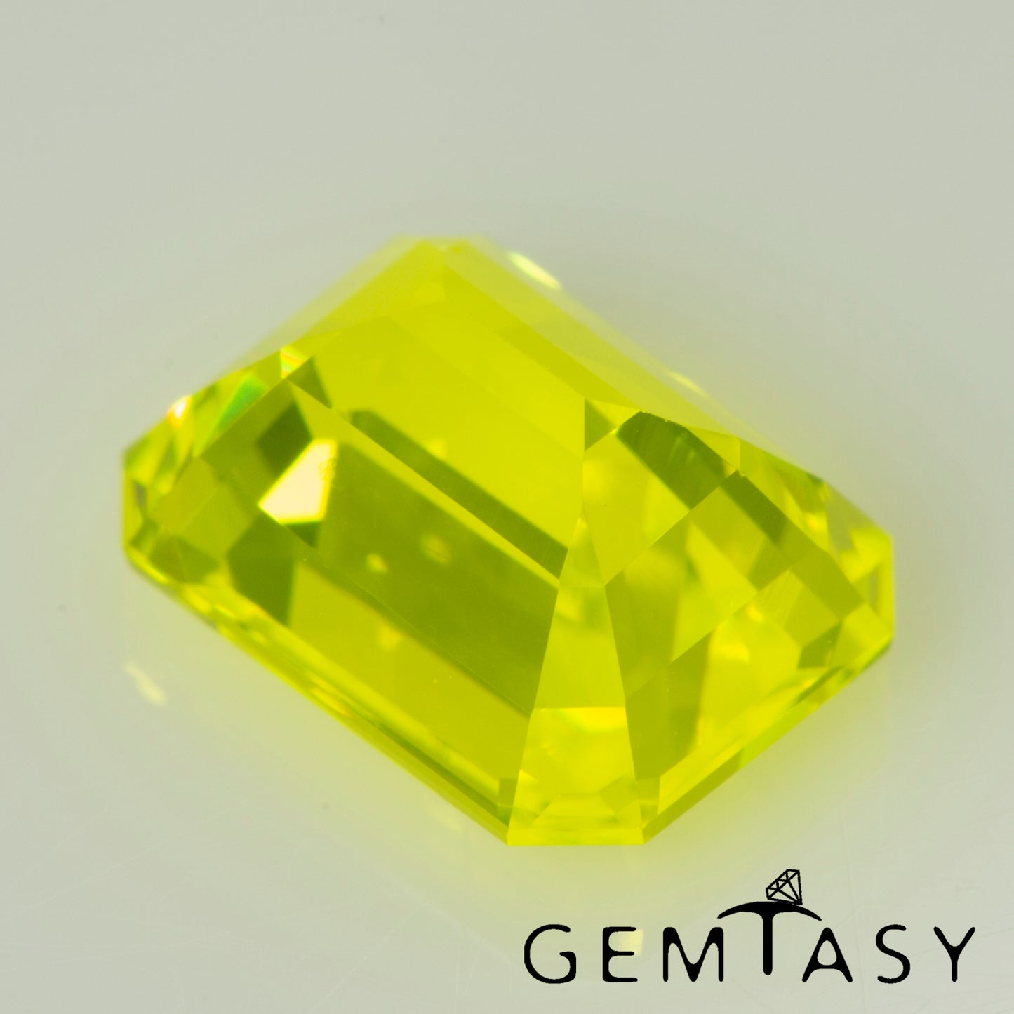 Pierre taillée - YAG Jaune fluo Czochralski (Tiré) cultivé en laboratoire, facette Octogone 8x6mm 2,38-2,52ct