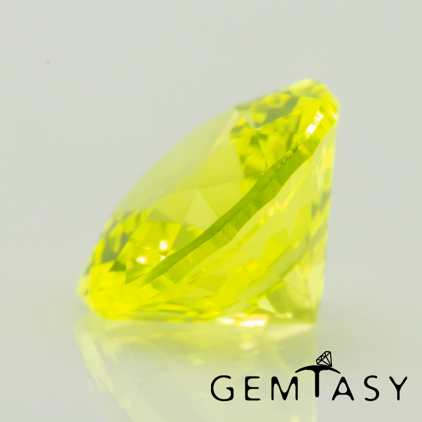 Piedra tallada - YAG Amarillo neón Czochralski (Extraído) cultivado en laboratorio, facetado Redondo 8mm 2,39-2,71ct