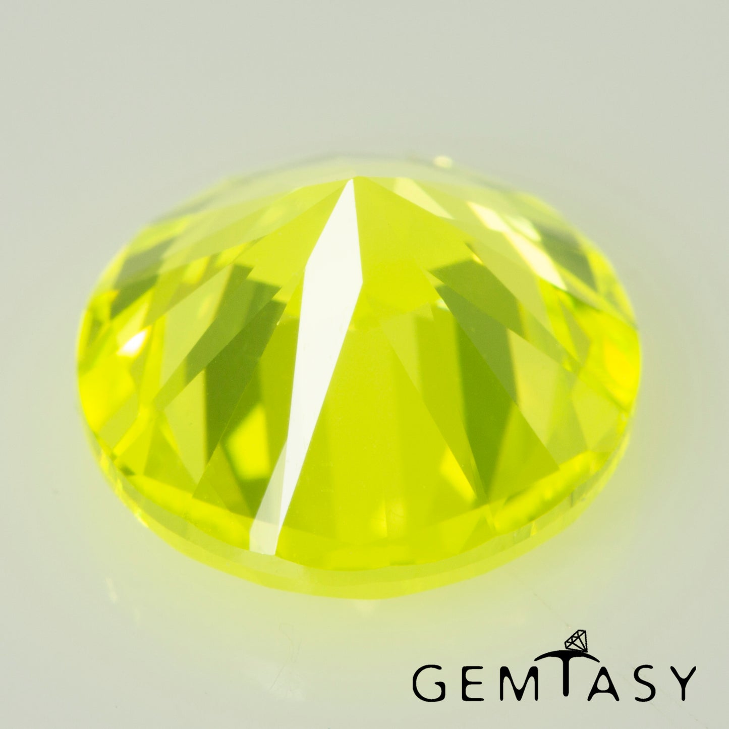 Pierre taillée - YAG Jaune fluo Czochralski (Tiré) cultivé en laboratoire, facette Rond 8mm 2,39-2,71ct