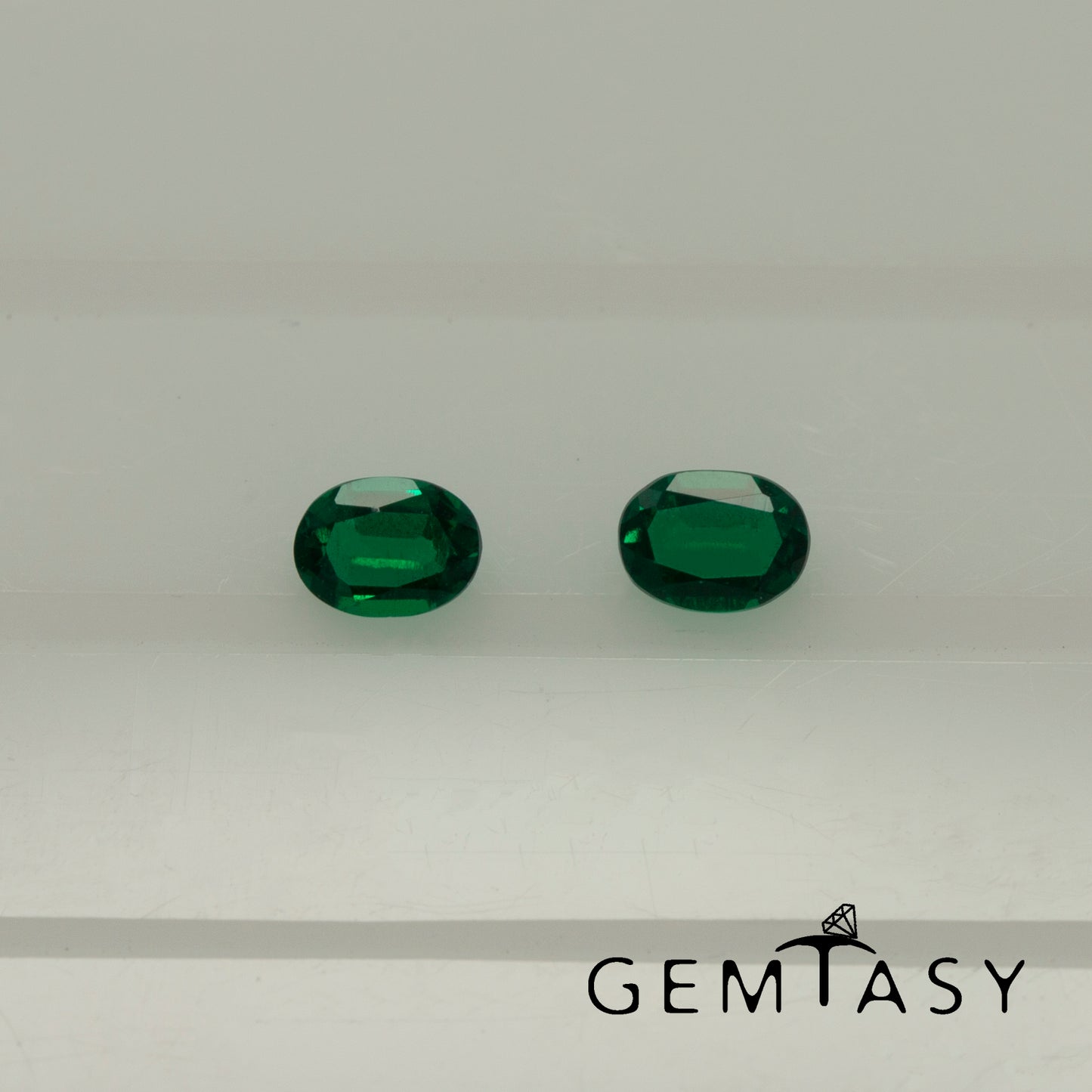 Cut stone - Emerald Zambian hydrothermal lab grown, facet Oval 4x3mm 0.4ct (2pcs)