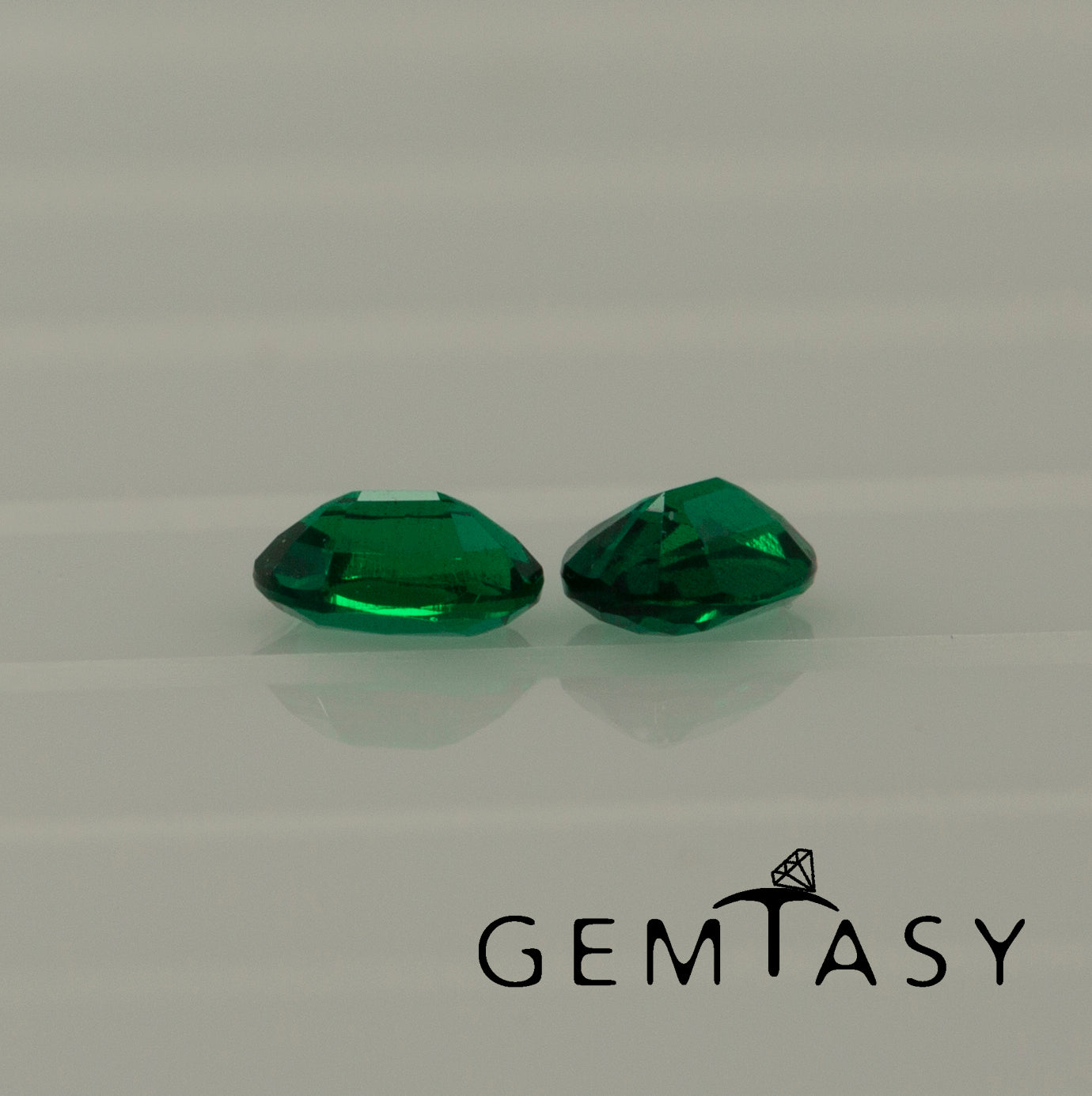 Cut stone - Emerald Zambian hydrothermal lab grown, facet Oval 4x3mm 0.4ct (2pcs)