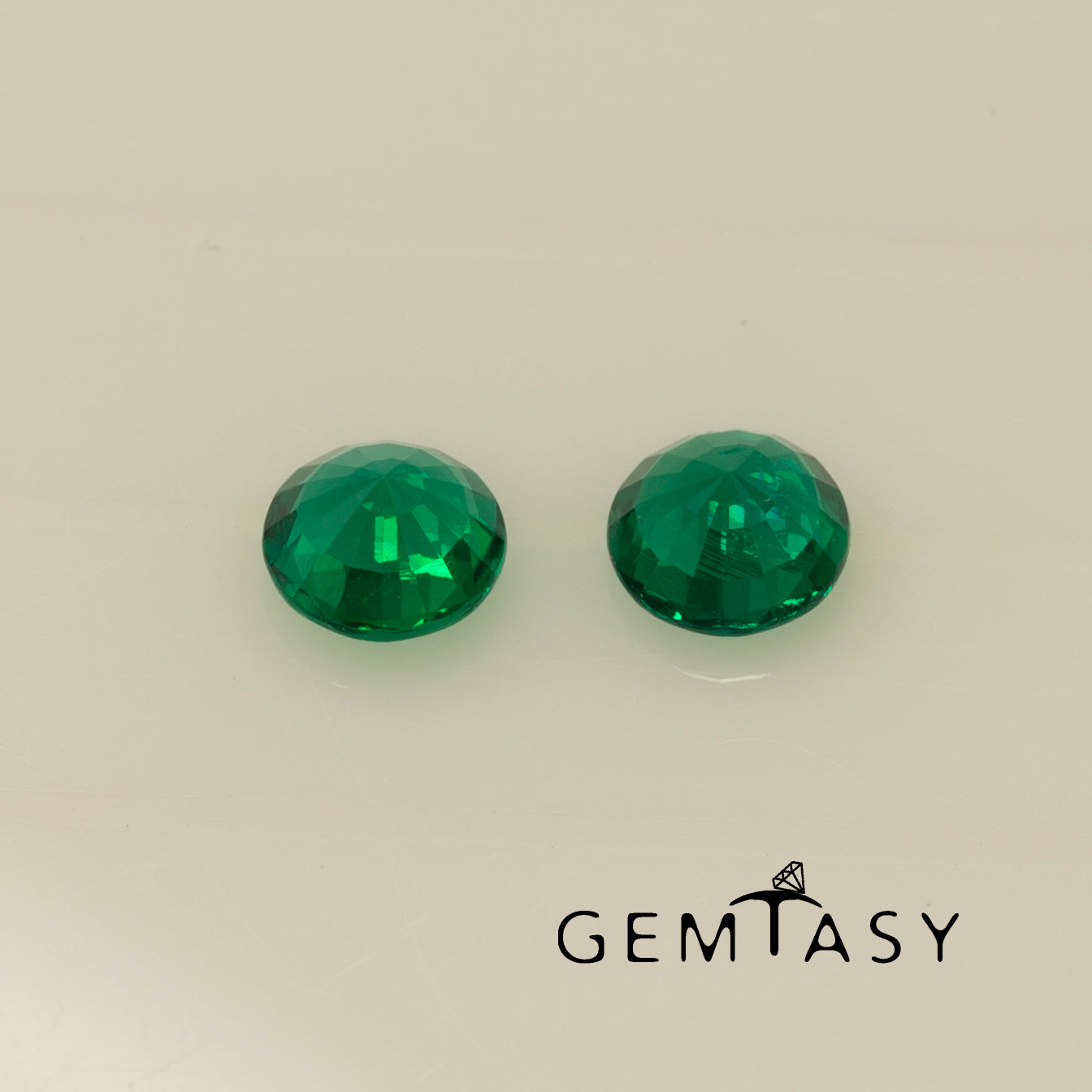 Cut stone - Emerald Zambian hydrothermal lab grown, facet Round 5mm 0.95ct (pair)