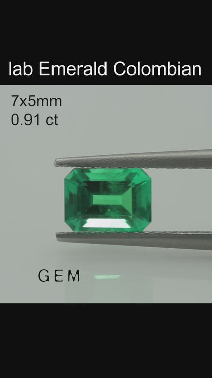 Cut stone - Emerald Colombian hydrothermal lab grown, facet Octagon 7x5mm 0.89-0.91ct