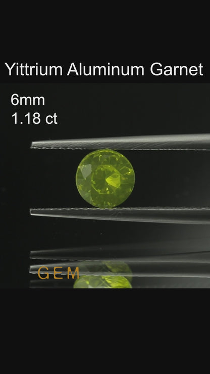 Piedra tallada - YAG Amarillo neón Czochralski (Extraído) cultivado en laboratorio, facetado Redondo 6mm 1,01-1,18ct